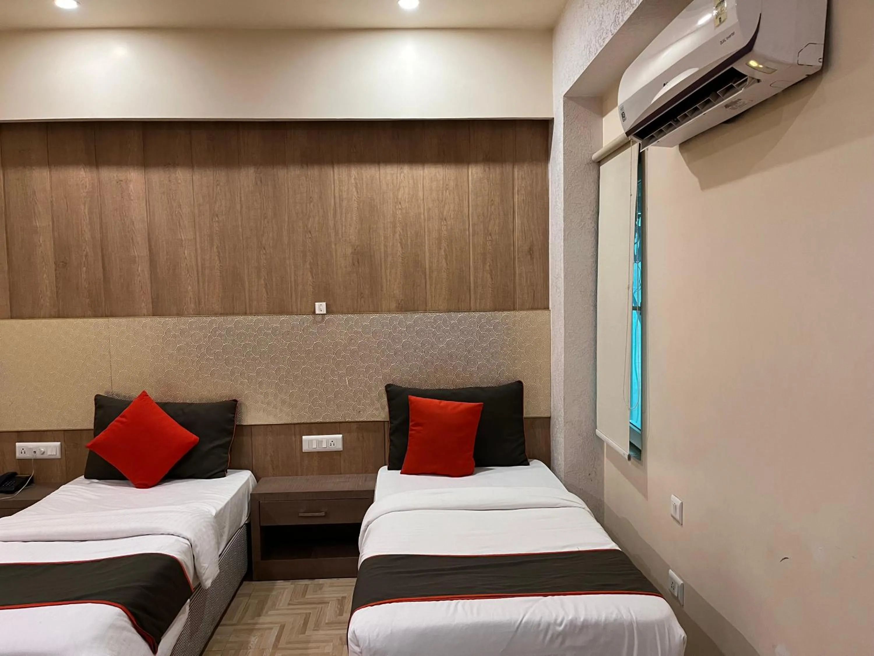 Hotel Ratana International