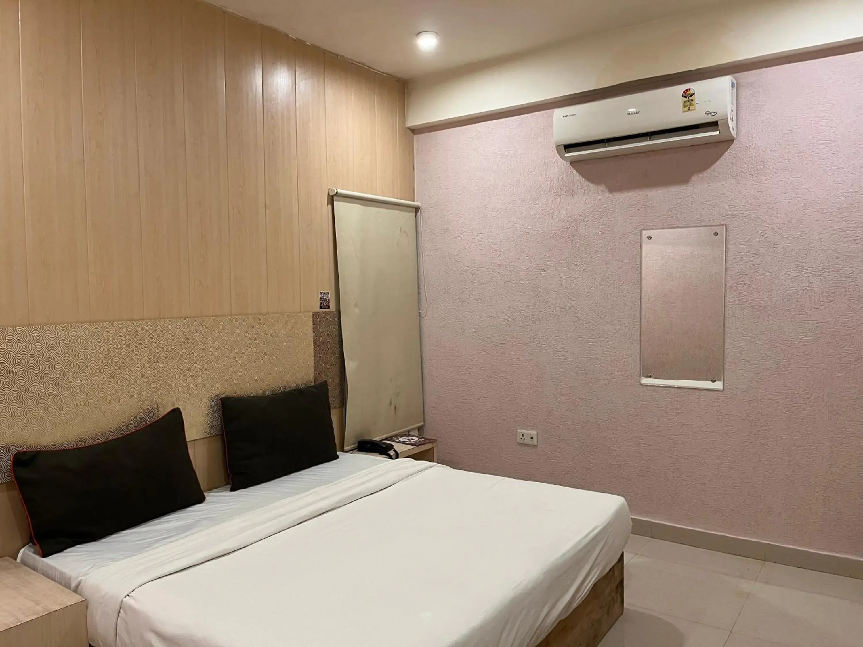 Standard Double Room in Hotel Ratana International Standard Double Room in Hotel Ratana International