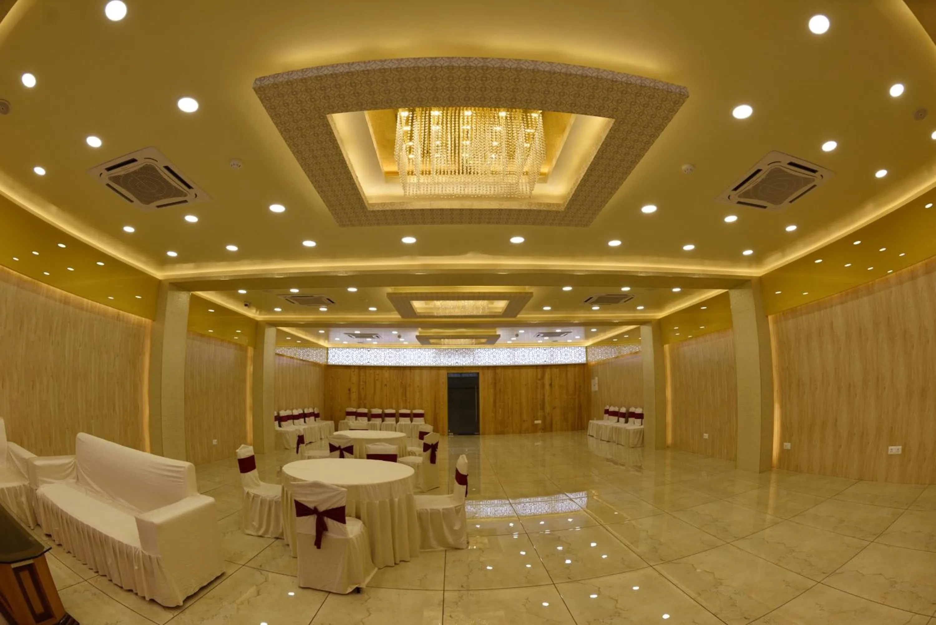 Hotel Ratana International