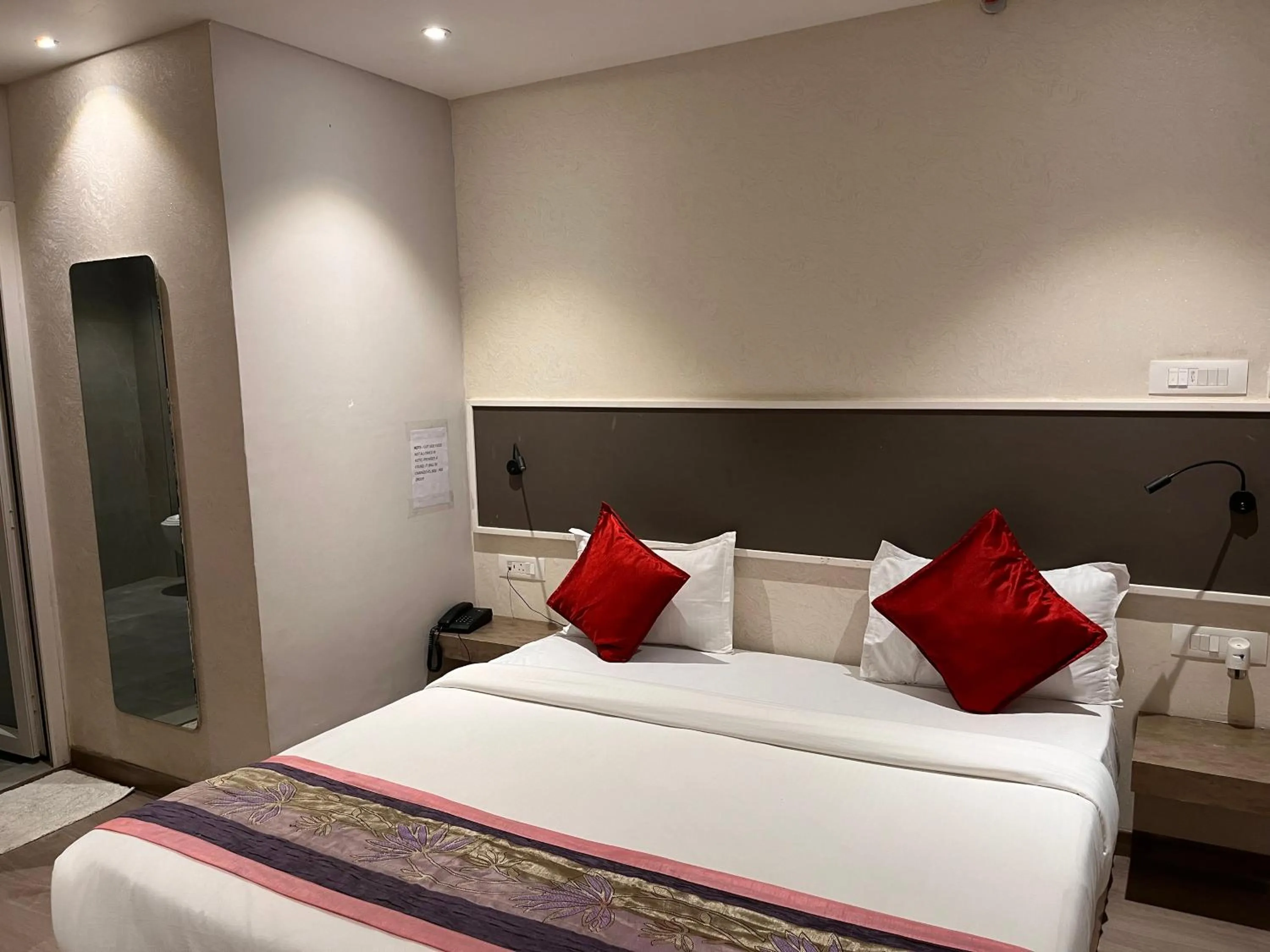 Hotel Ratana International