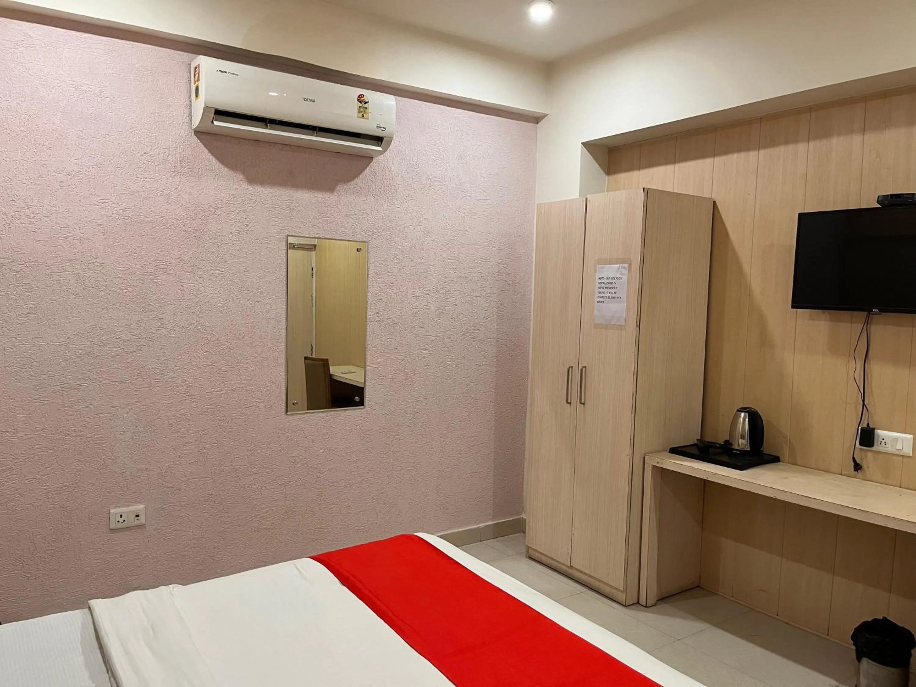 Hotel Ratana International