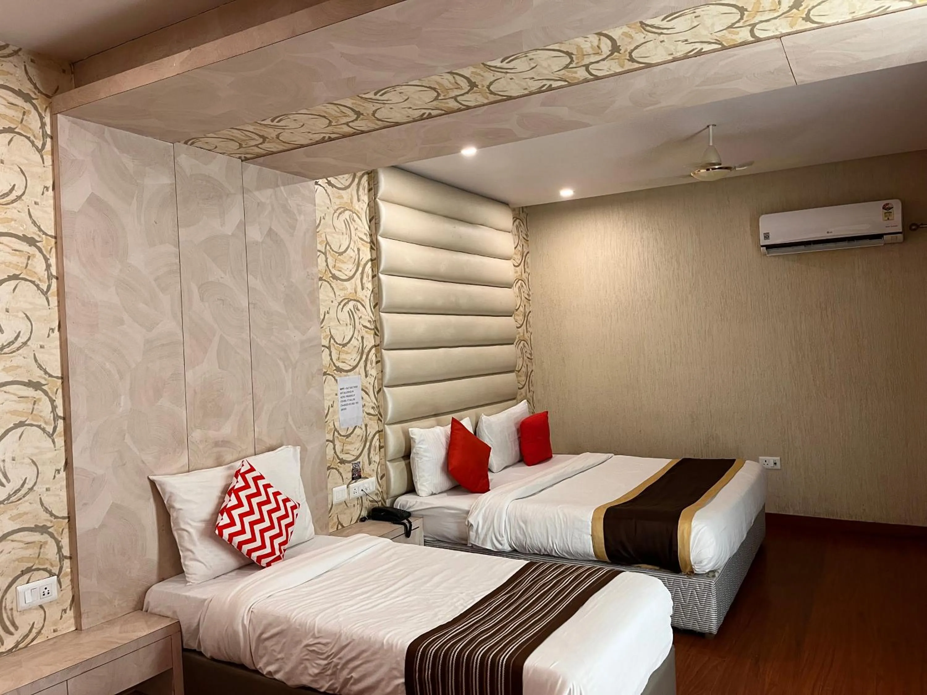 Hotel Ratana International