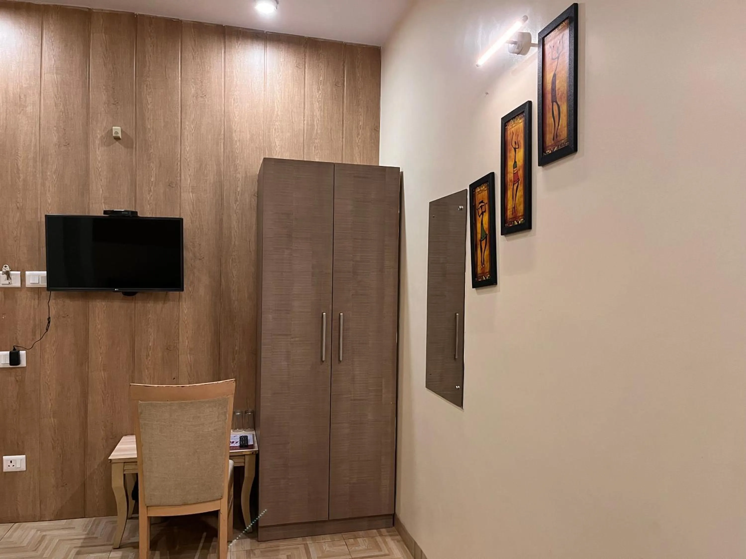 Hotel Ratana International