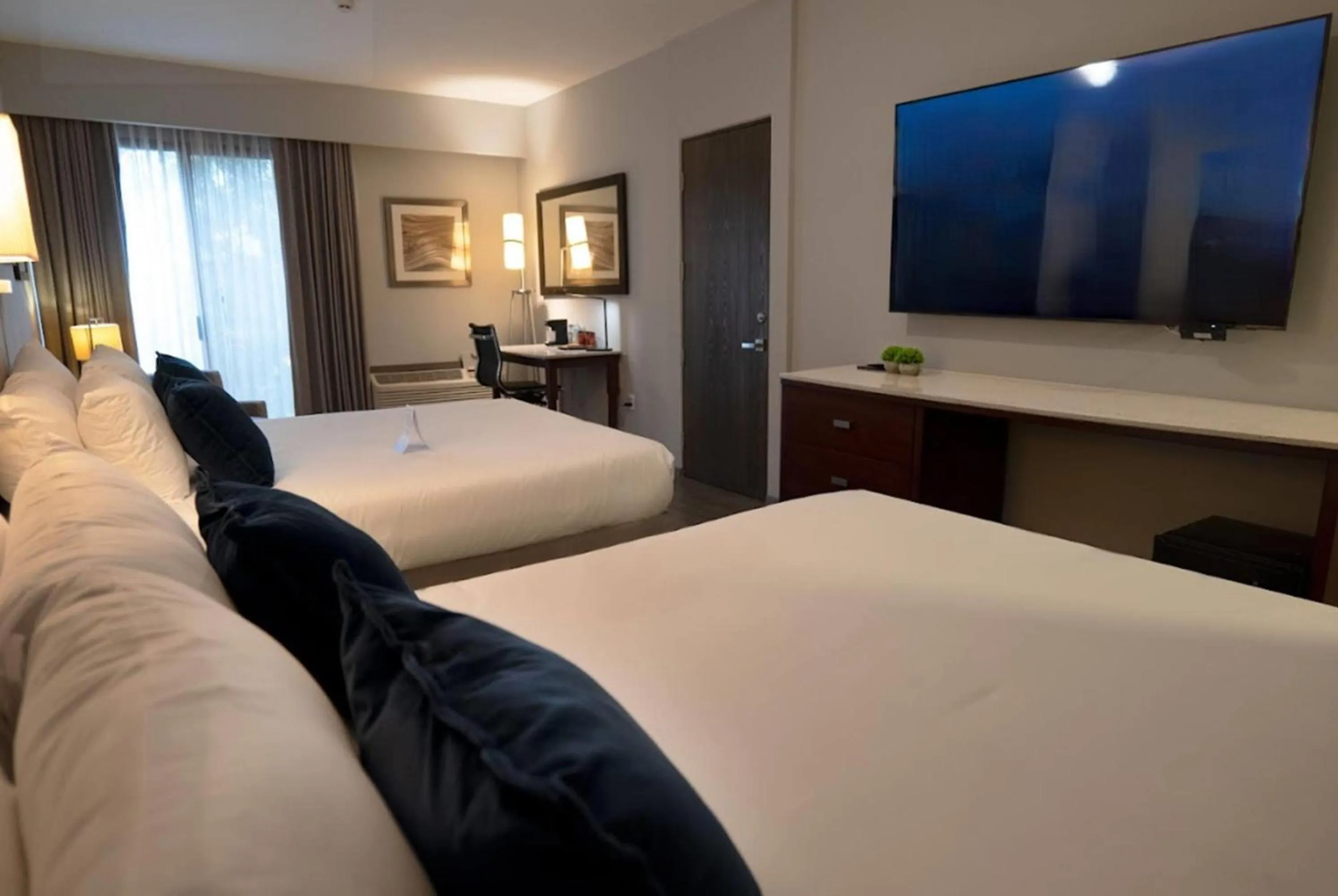 Photo of the whole room, Bed in Esplendor by Wyndham Los Mochis Country Place