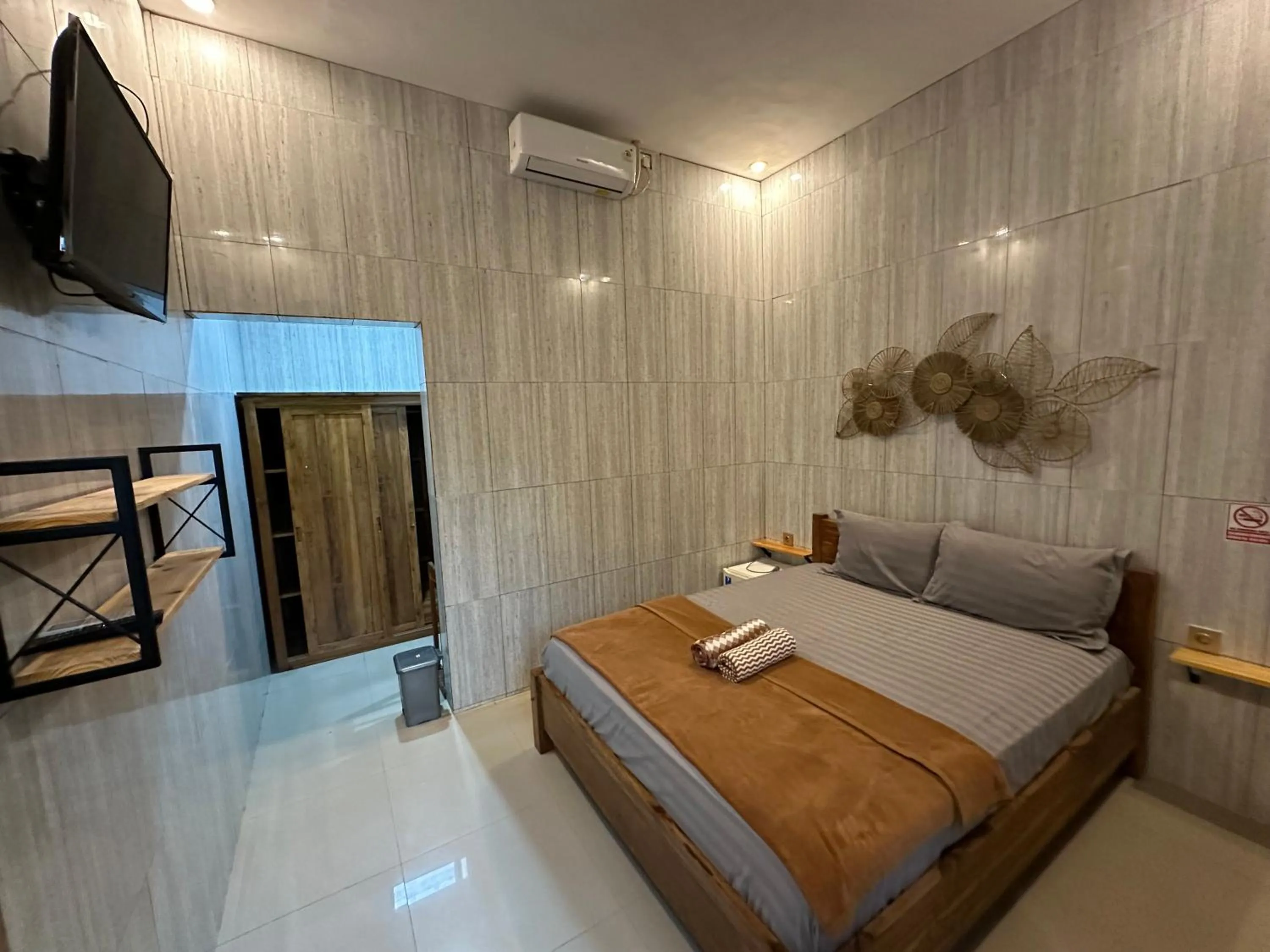 Bed in Kubu Alvian Guest House