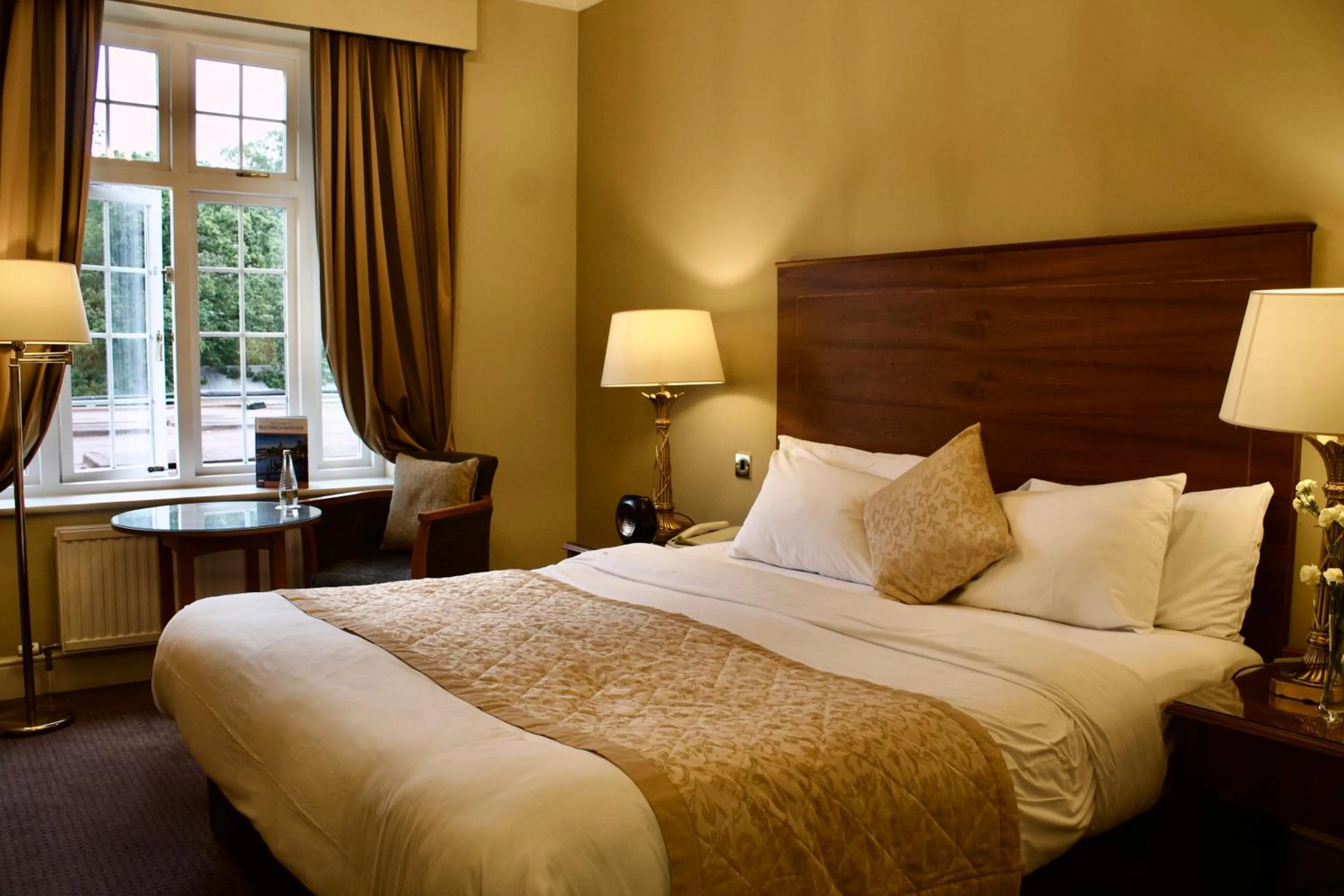 Bed in Grovefield House Hotel By Uno