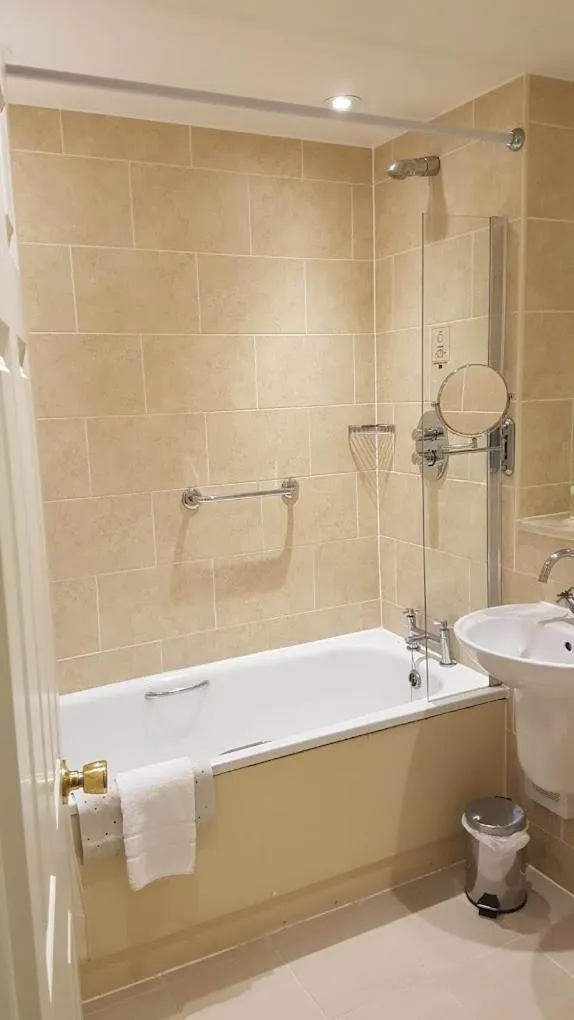 Bathroom in Grovefield House Hotel By Uno