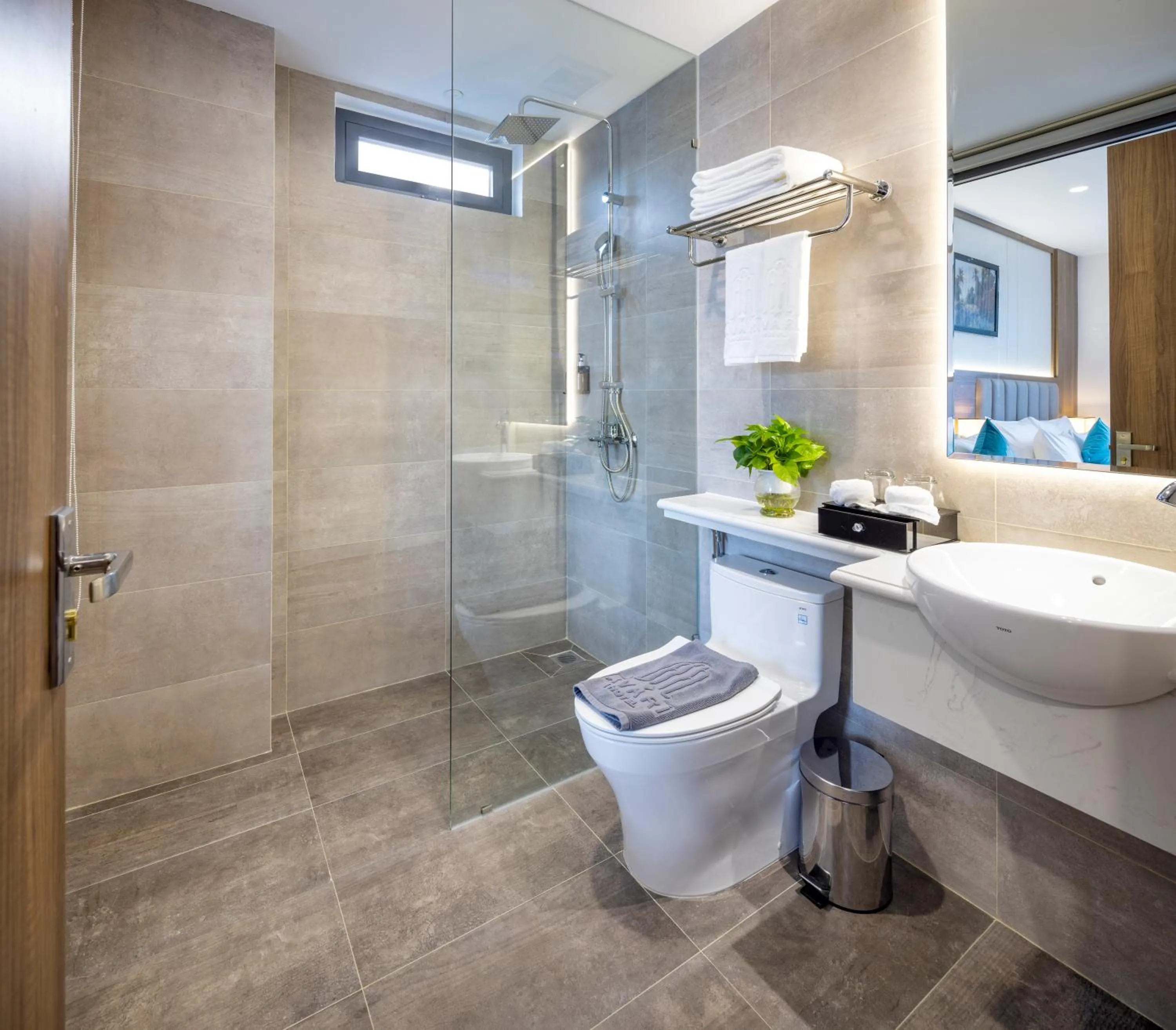 Shower in Avari Hotel