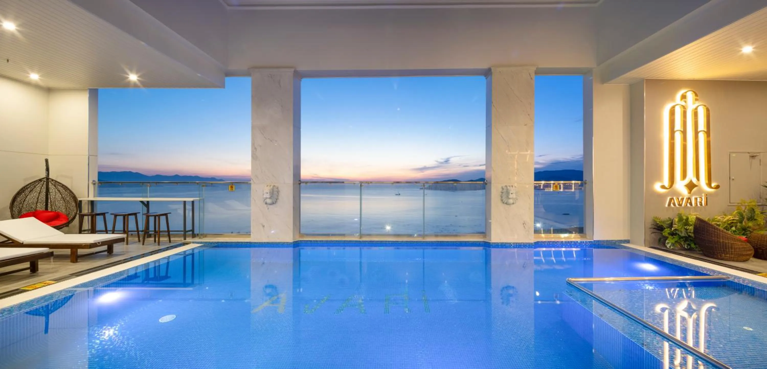 Swimming pool in Avari Hotel