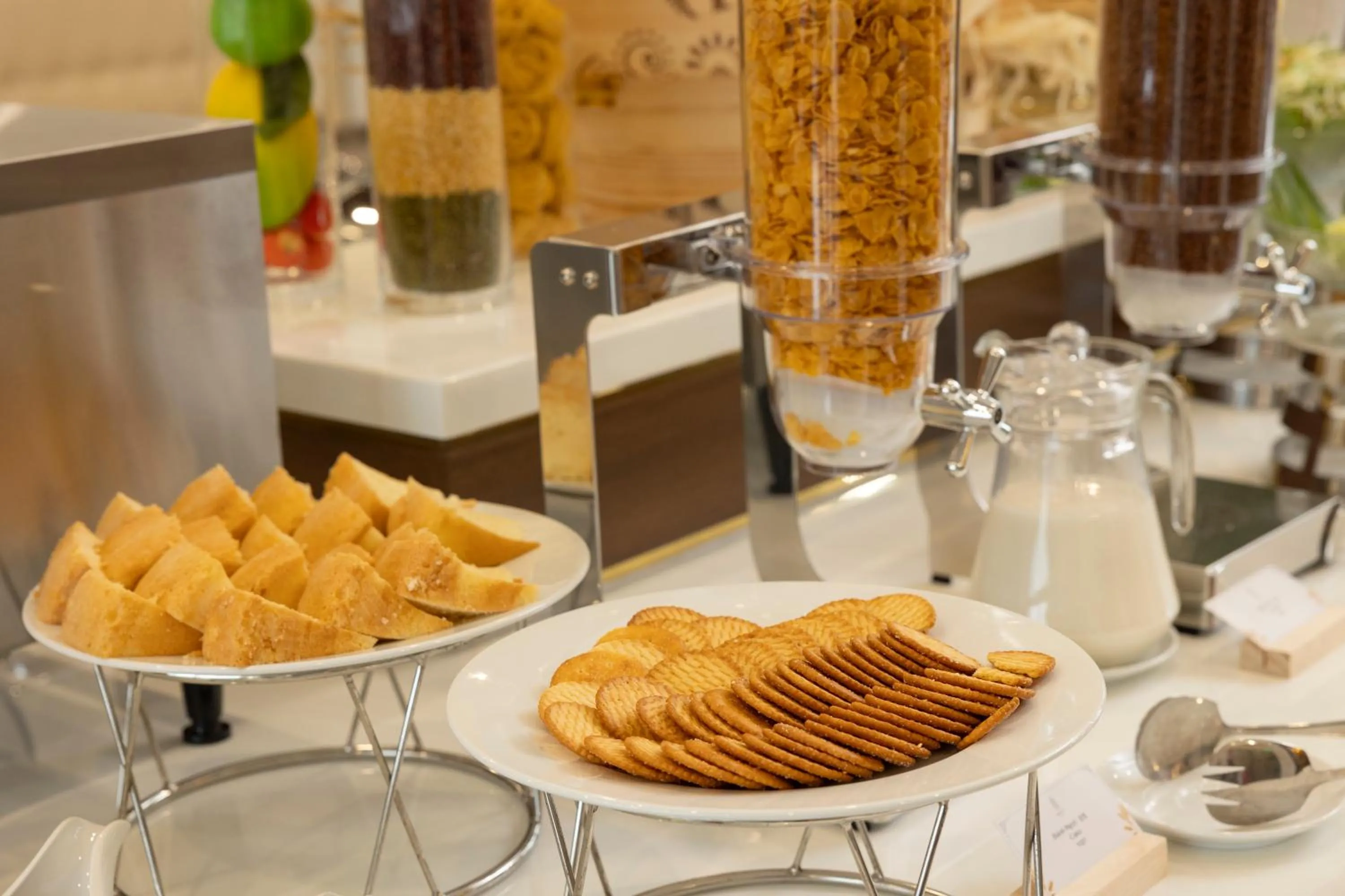 Buffet breakfast in Avari Hotel