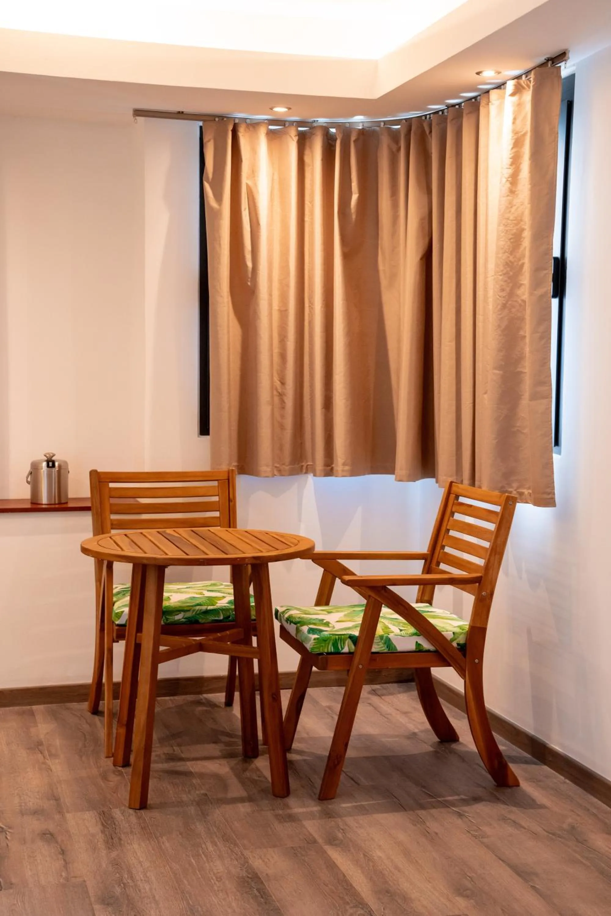 Seating area in Maitai Express Tahiti