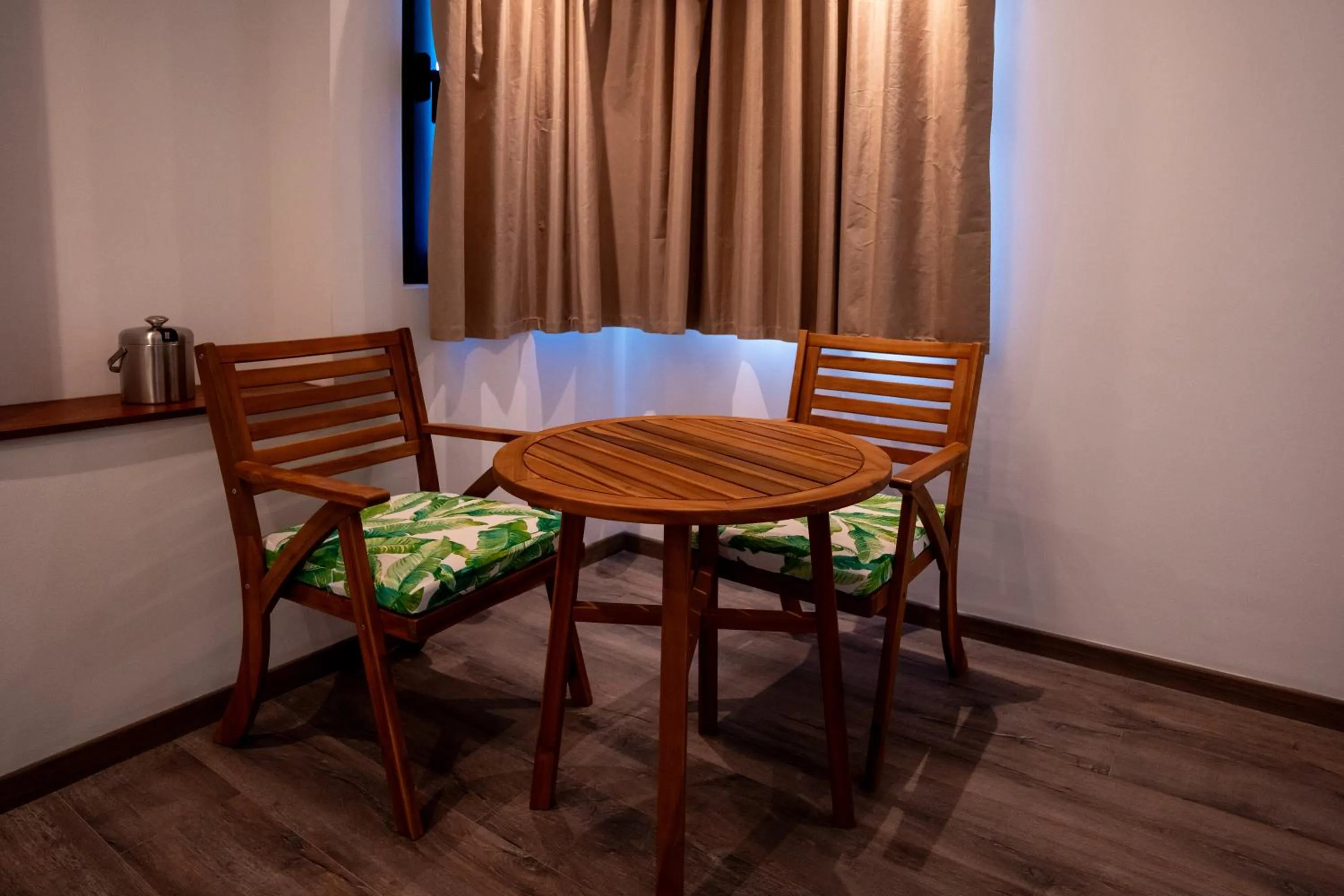 Seating area in Maitai Express Tahiti