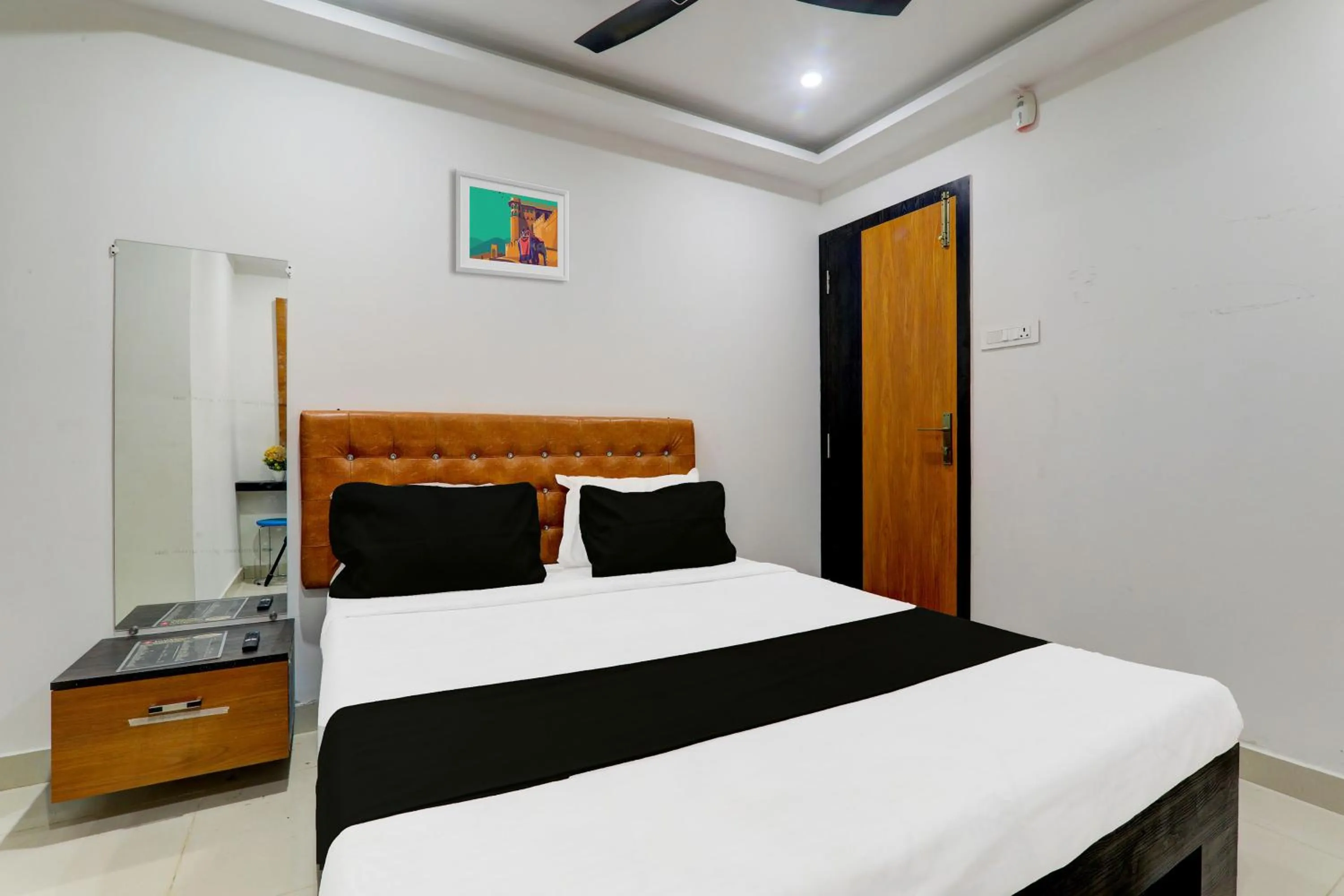 Bedroom, Bed in Hotel O by OYO Aayaansh