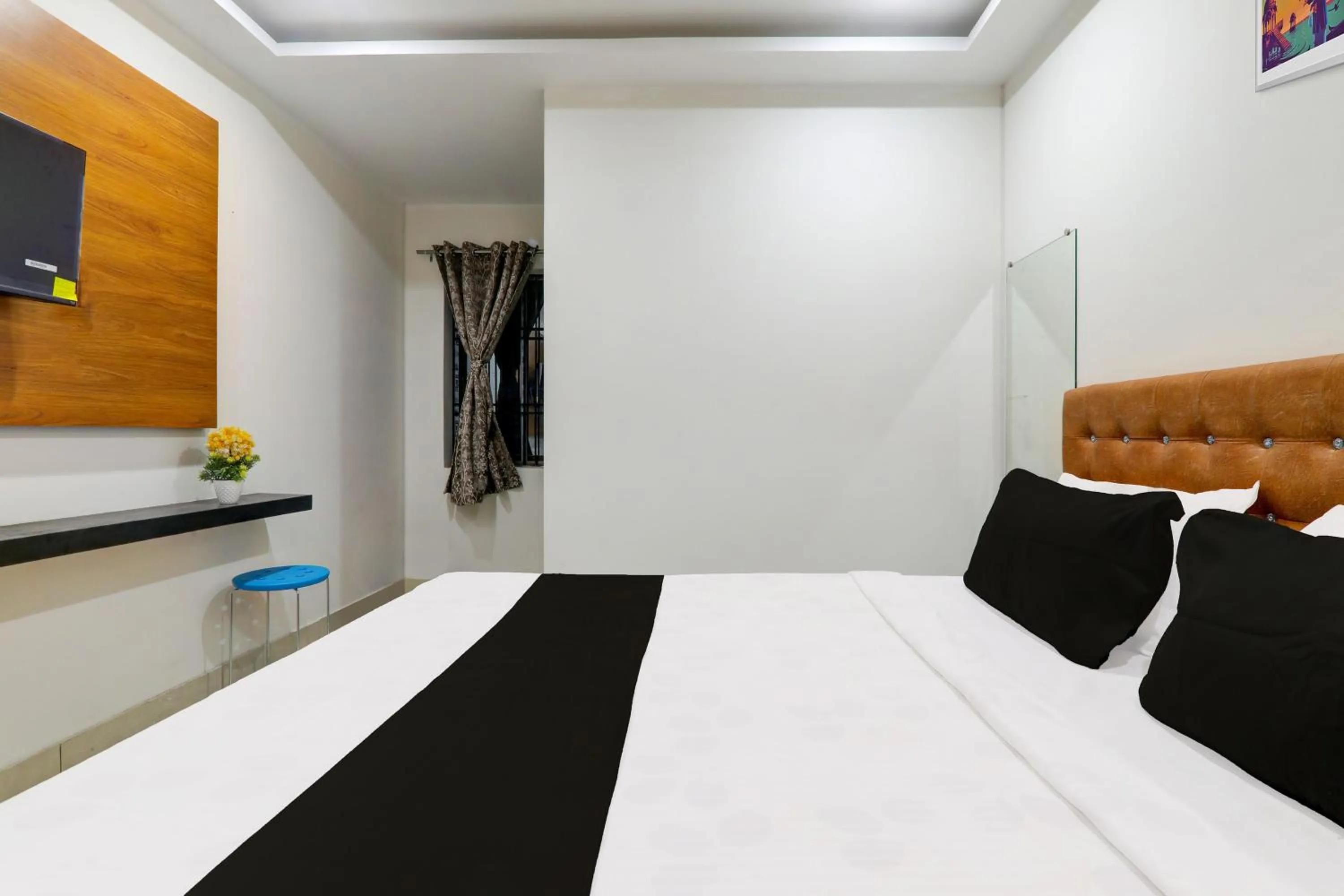 Bedroom, Bed in Hotel O by OYO Aayaansh