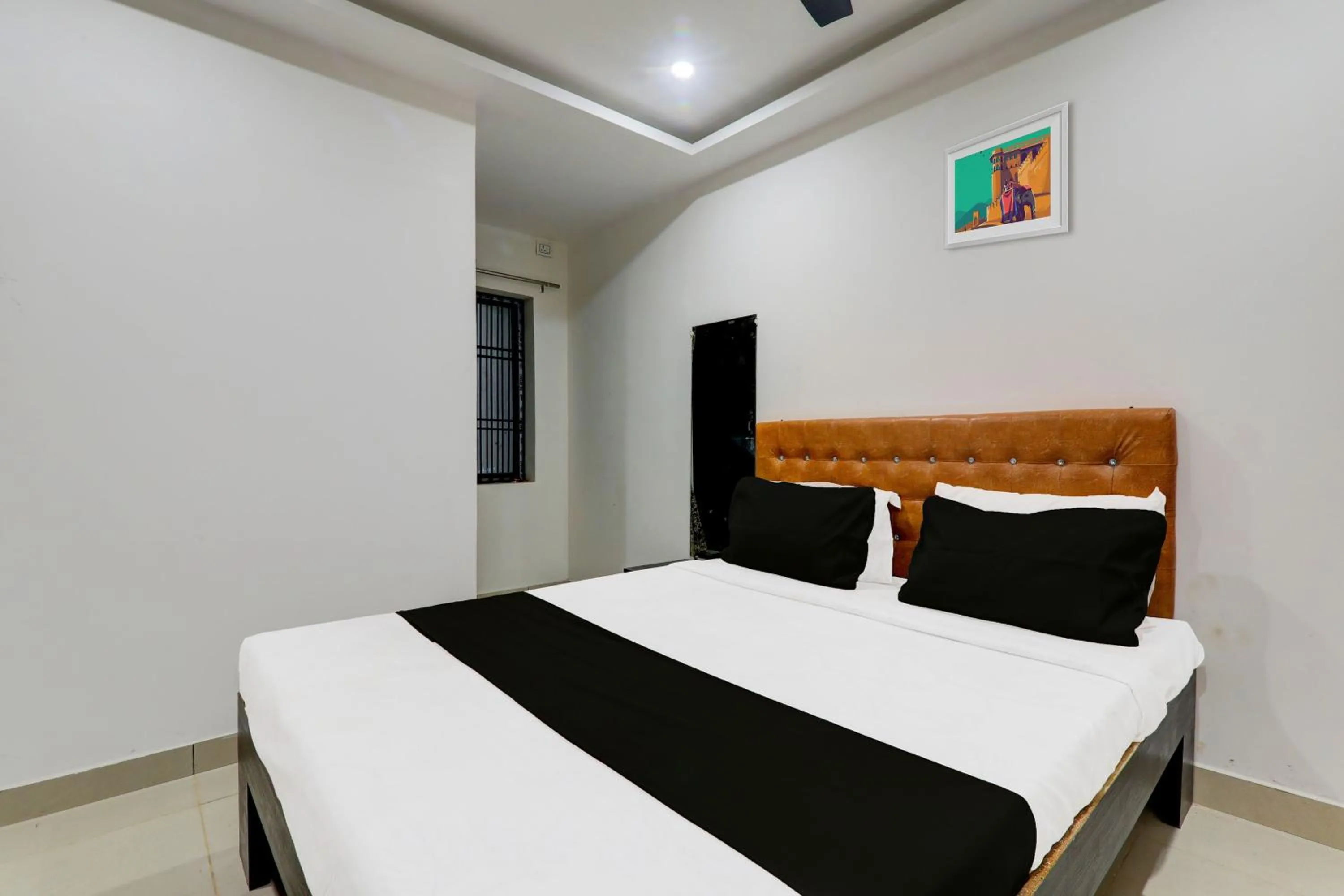 Bedroom, Bed in Hotel O by OYO Aayaansh