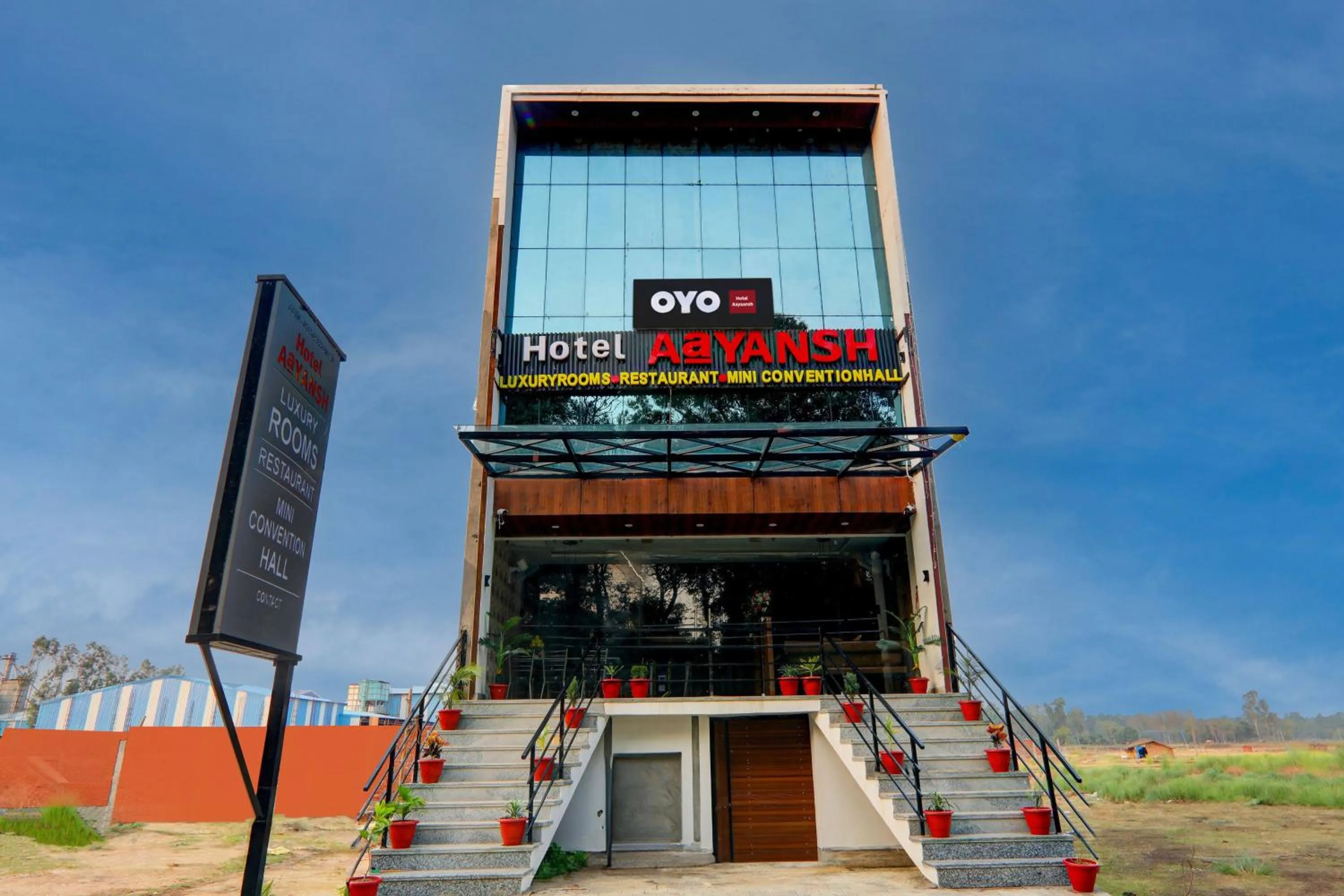 Facade/entrance in Hotel O by OYO Aayaansh