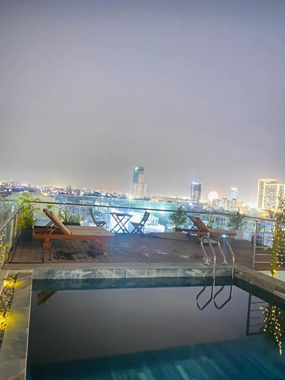 Swimming pool in MiAn Hotel Danang - Infinity Pool