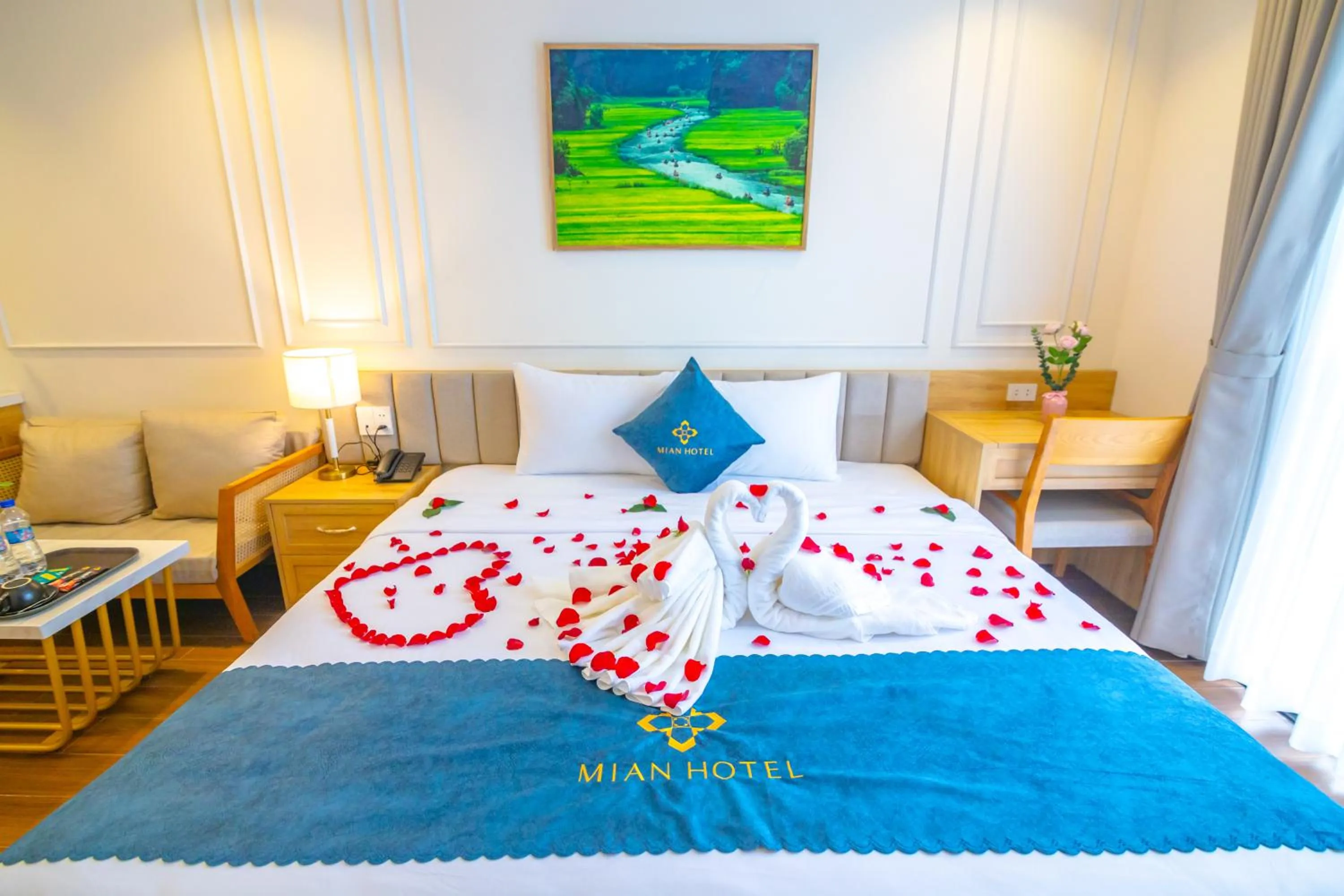 Bed in MiAn Hotel Danang - Infinity Pool