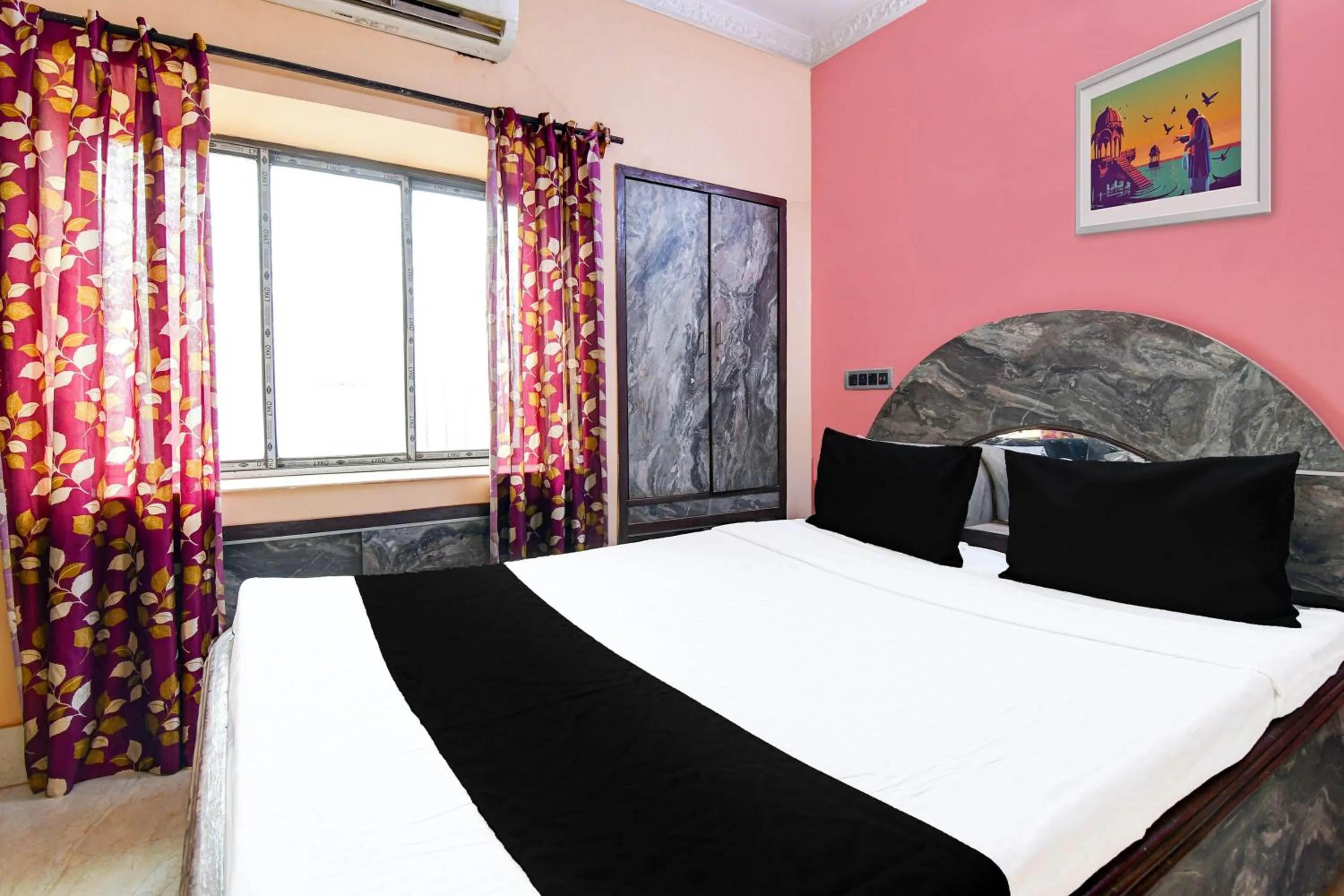 Bedroom, Bed in Hotel O Royal Green Guest House