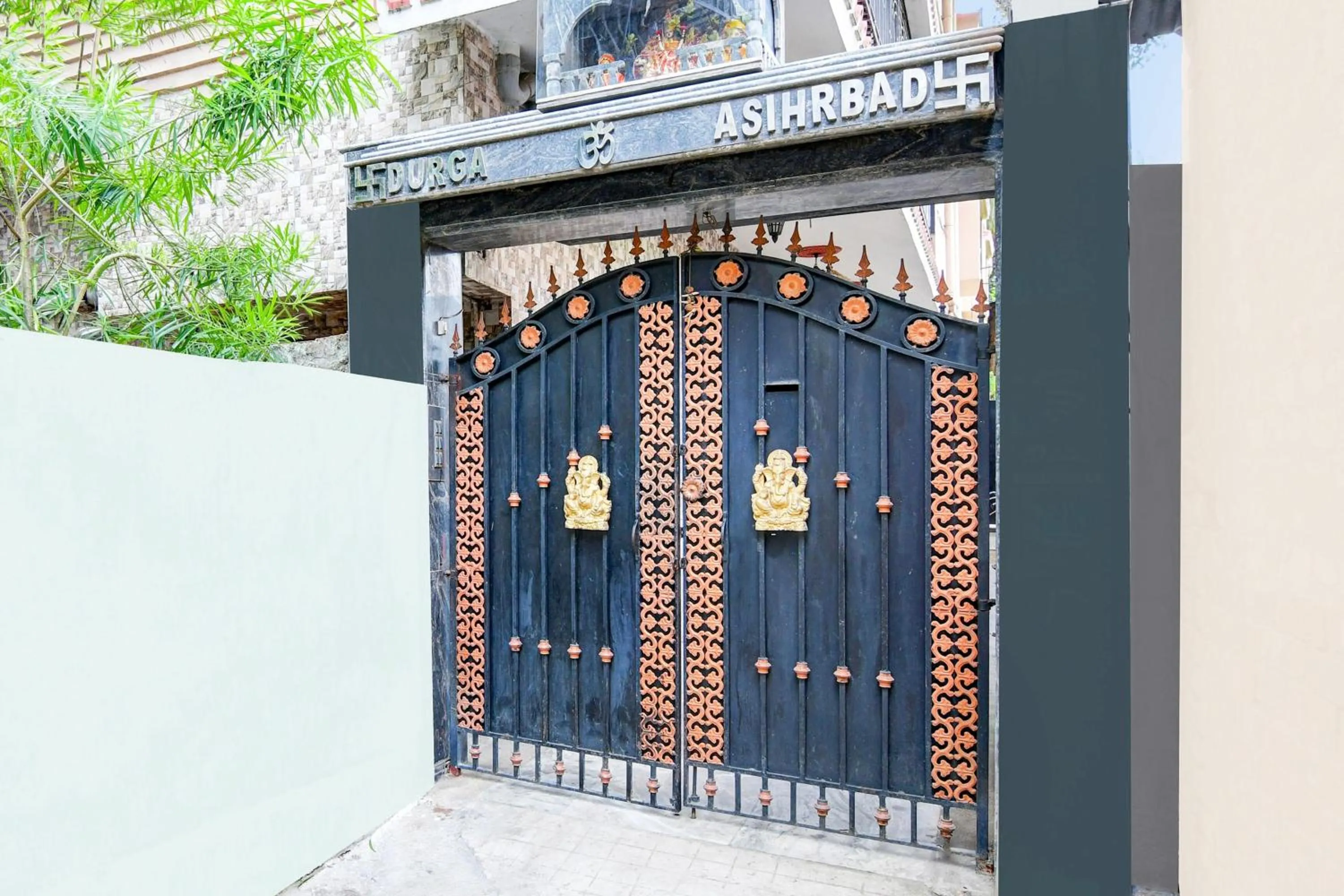 Facade/entrance in Hotel O Royal Green Guest House