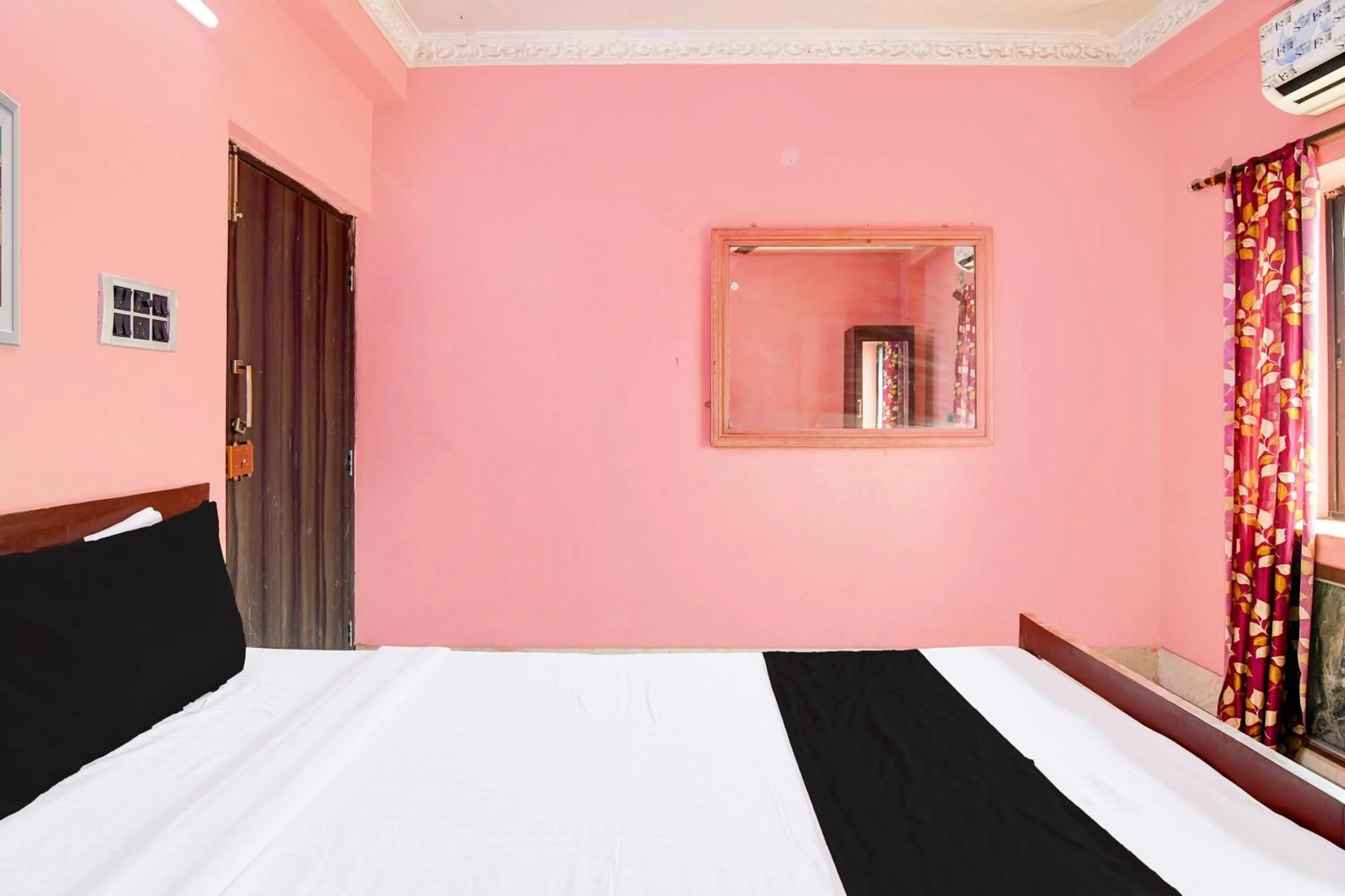 Bedroom, Bed in Hotel O Royal Green Guest House