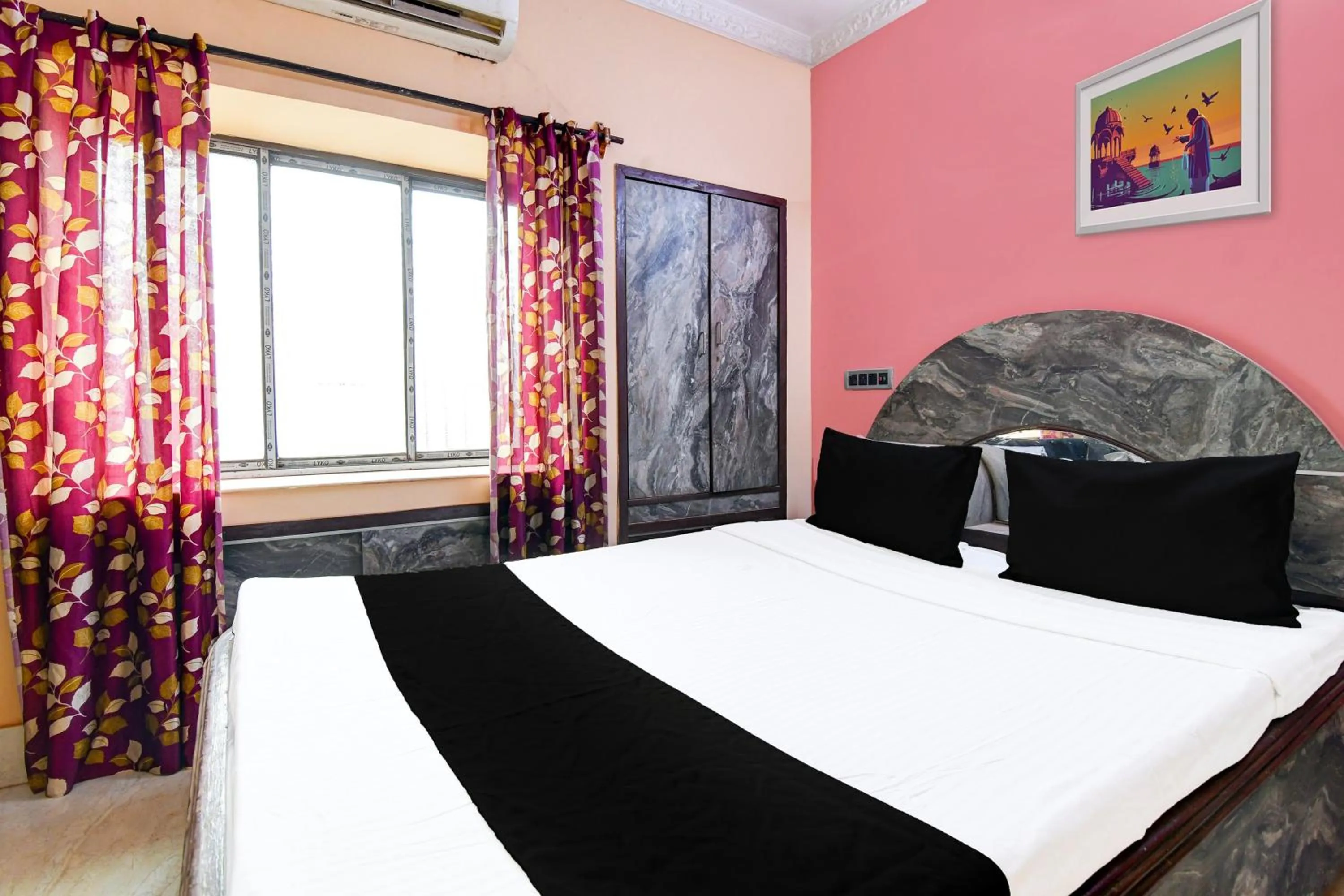 Bedroom, Bed in Hotel O Royal Green Guest House