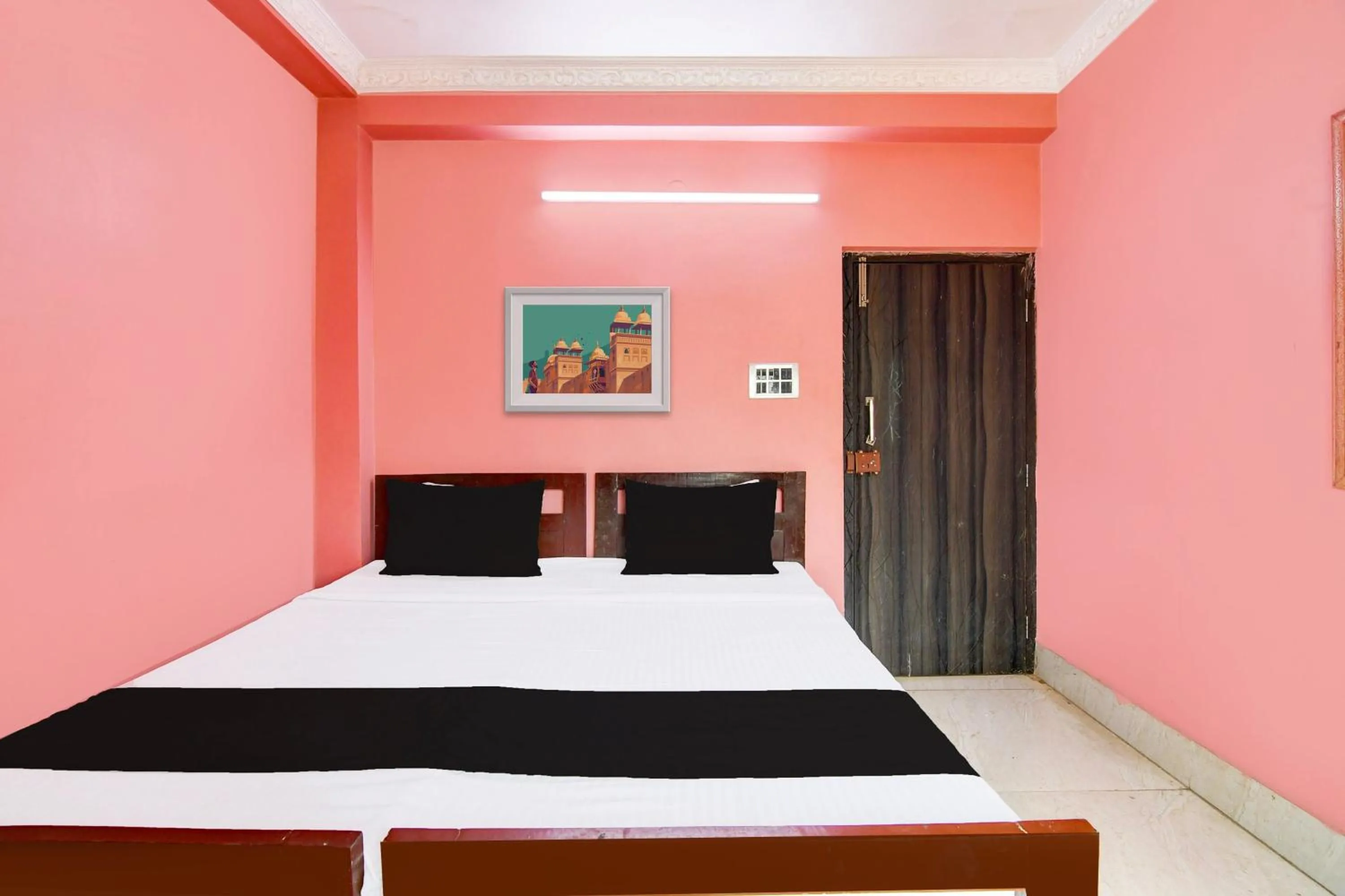 Bedroom, Bed in Hotel O Royal Green Guest House