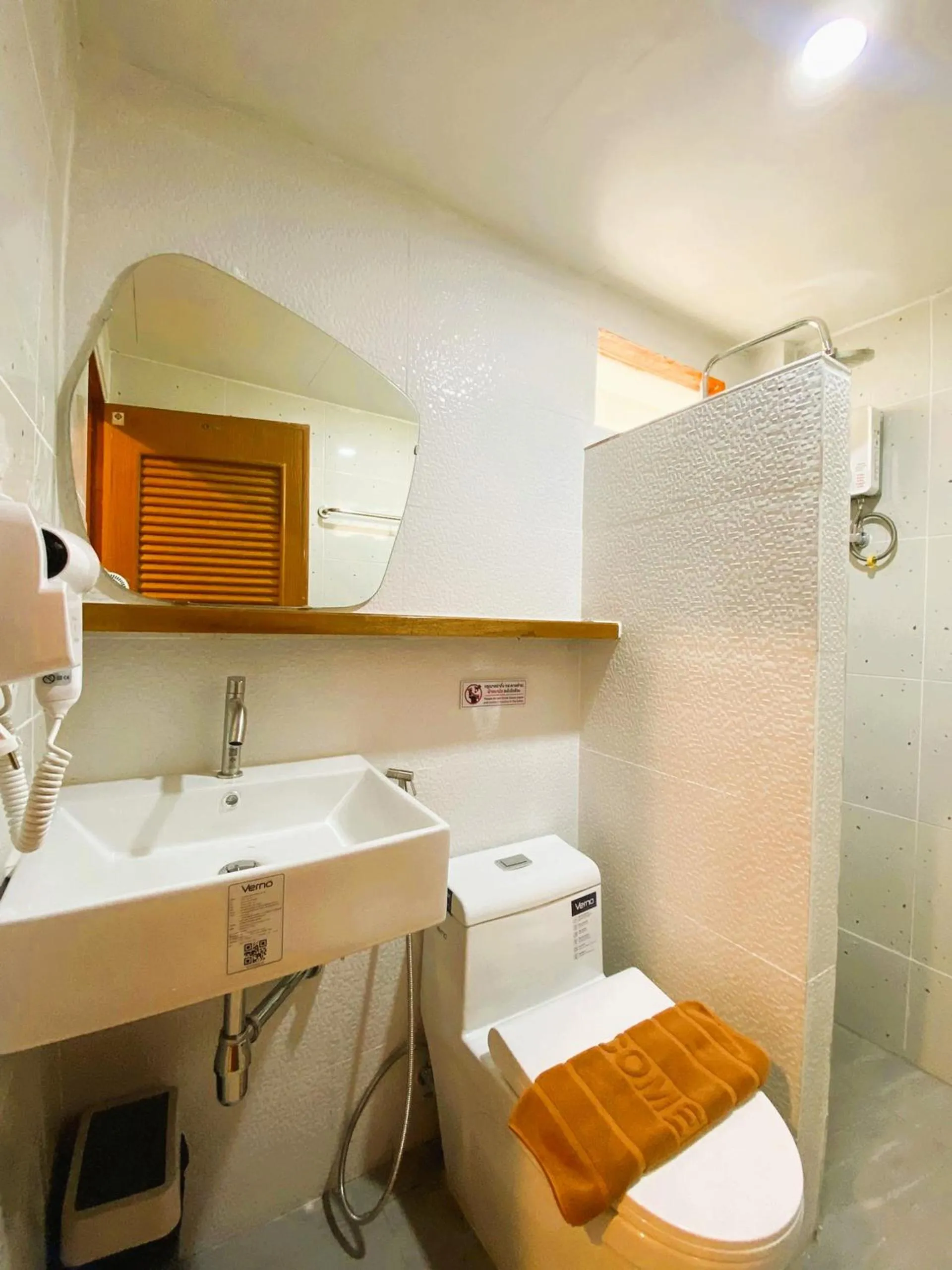Shower in Ubox samui hostel & Bungalow - Chaweng beach