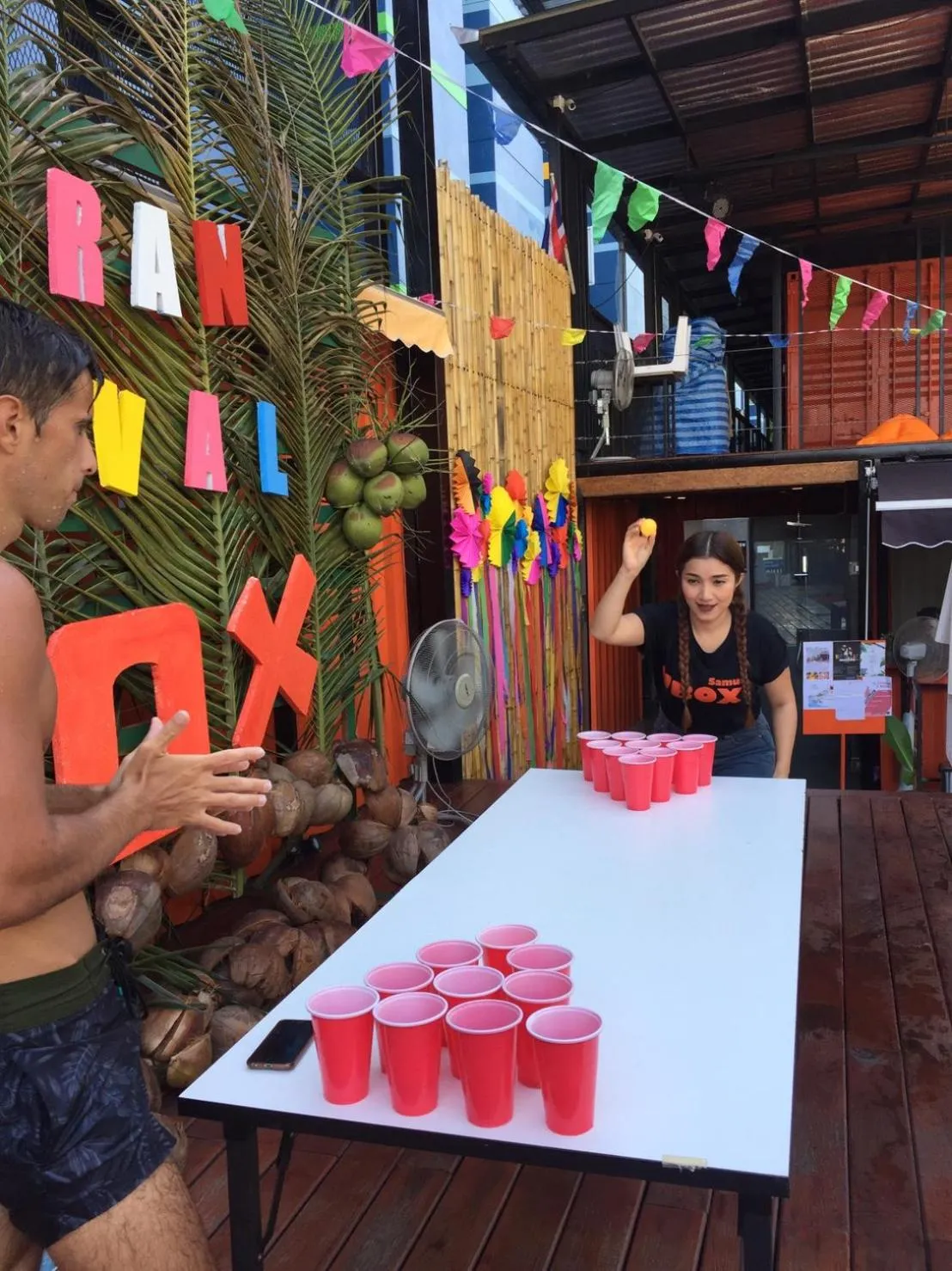 People in Ubox samui hostel & Bungalow - Chaweng beach