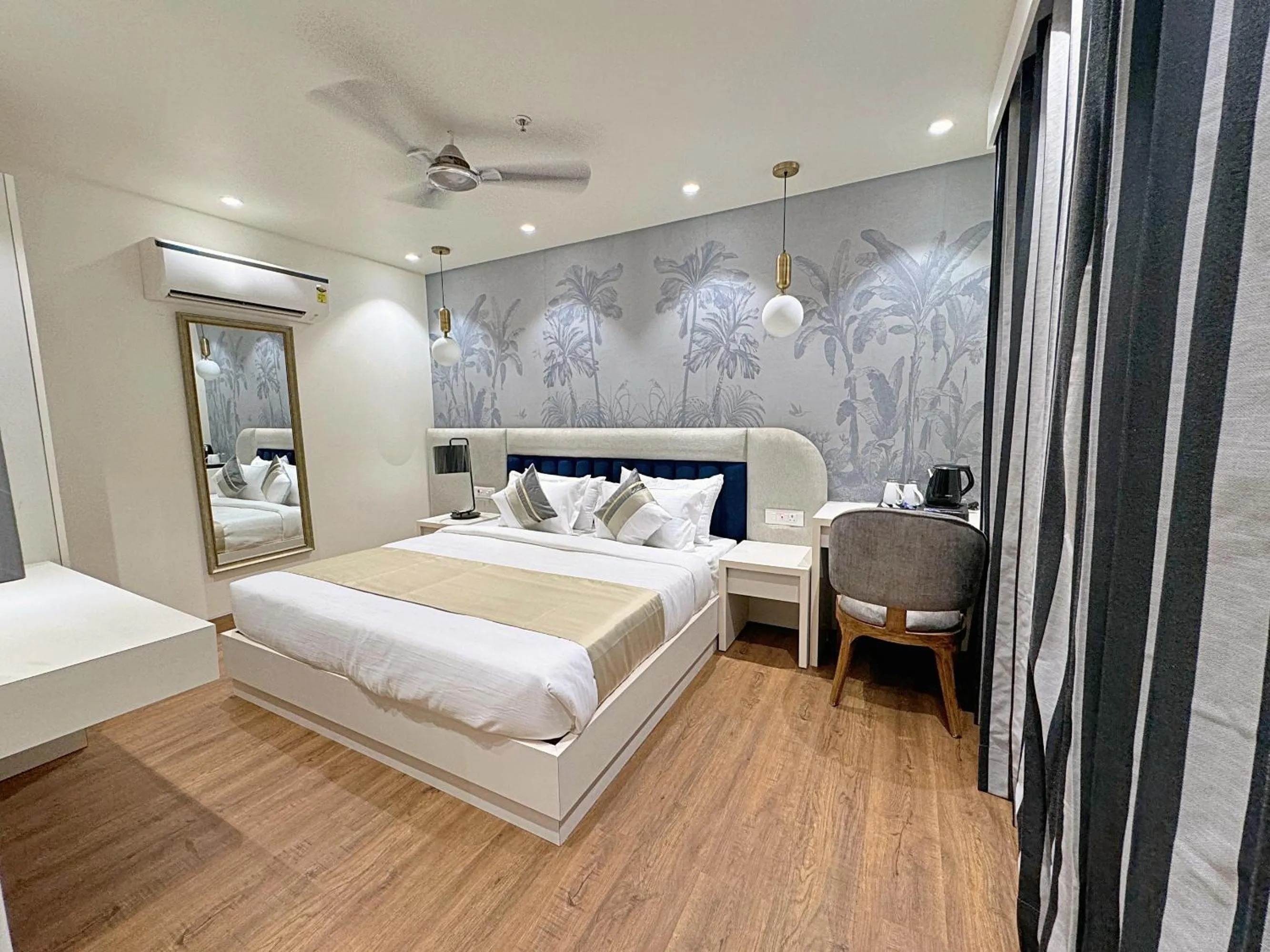 Bed in The Orion Elite - Green Park