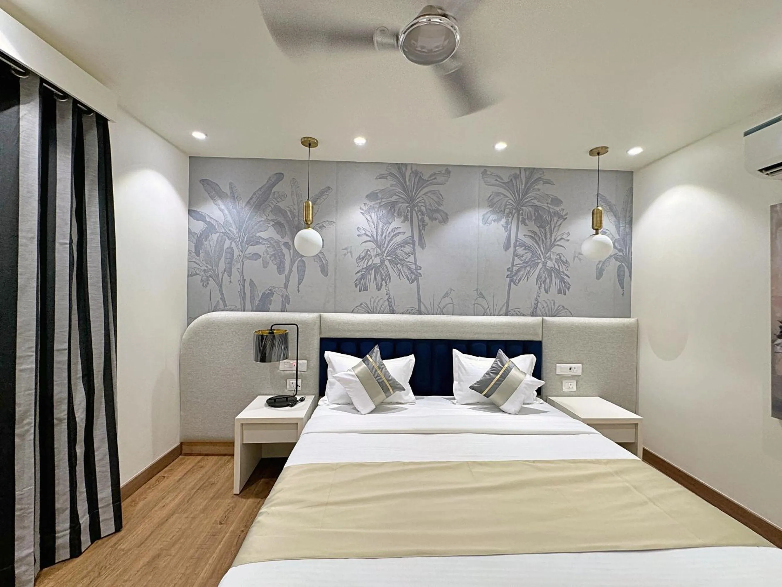 Bed in The Orion Elite - Green Park