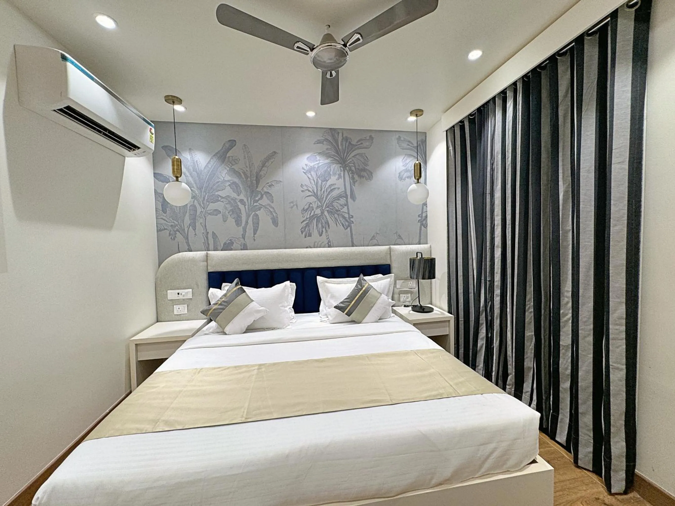 Bed in The Orion Elite - Green Park