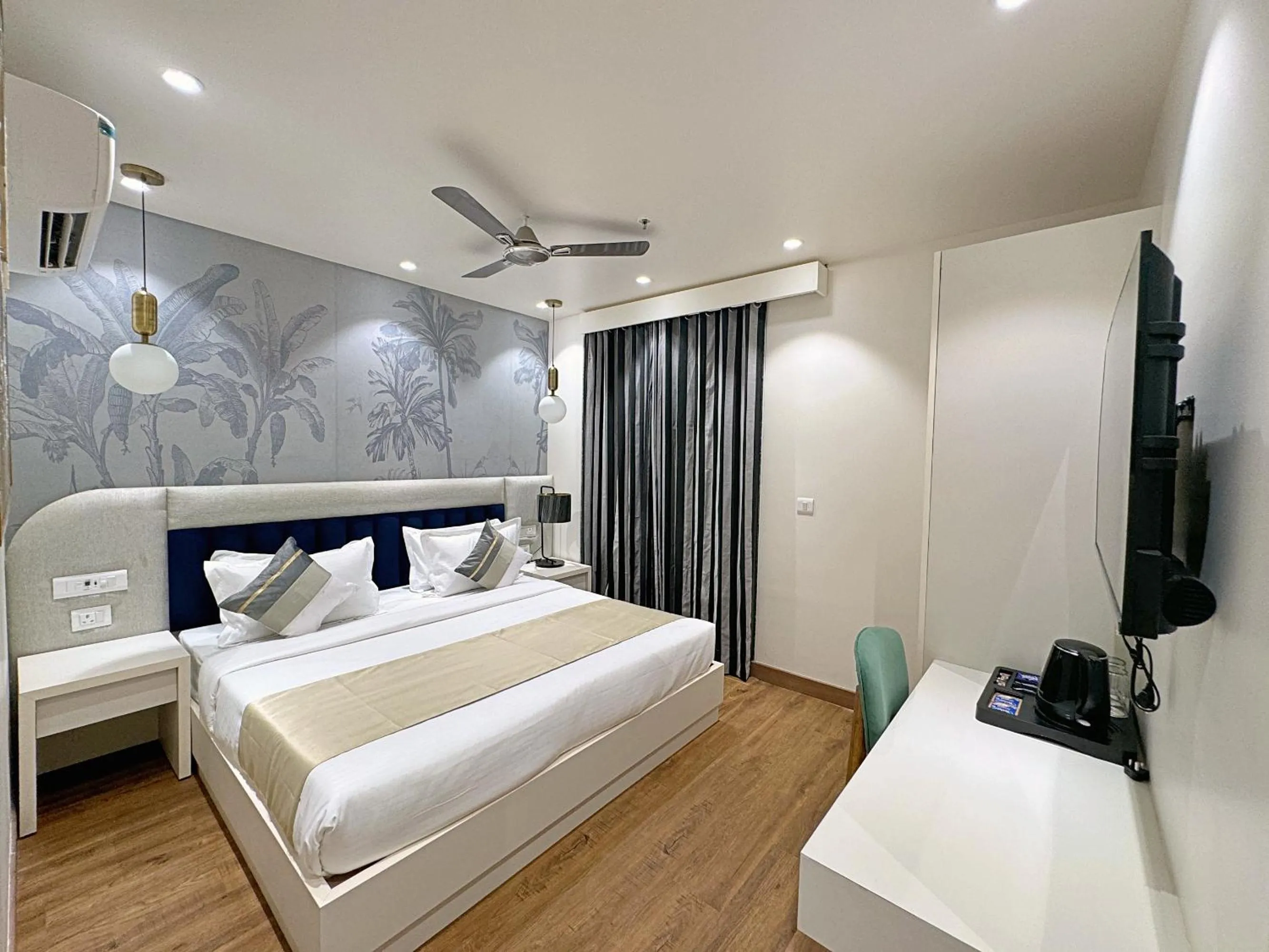 Bed in The Orion Elite - Green Park