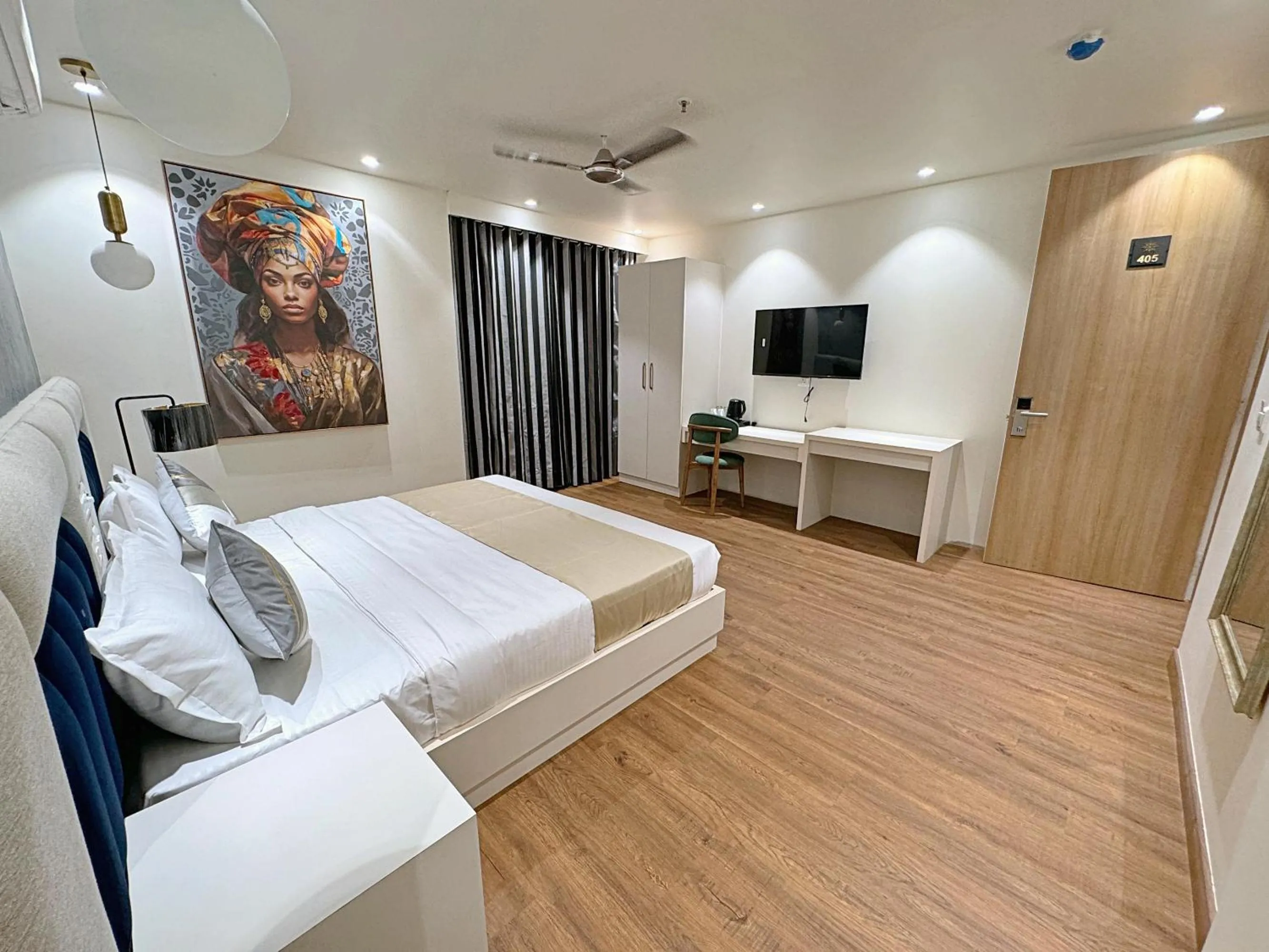 Bed in The Orion Elite - Green Park