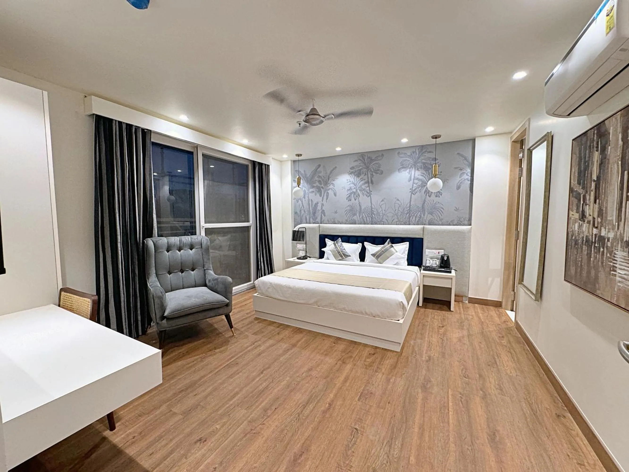 Bed in The Orion Elite - Green Park