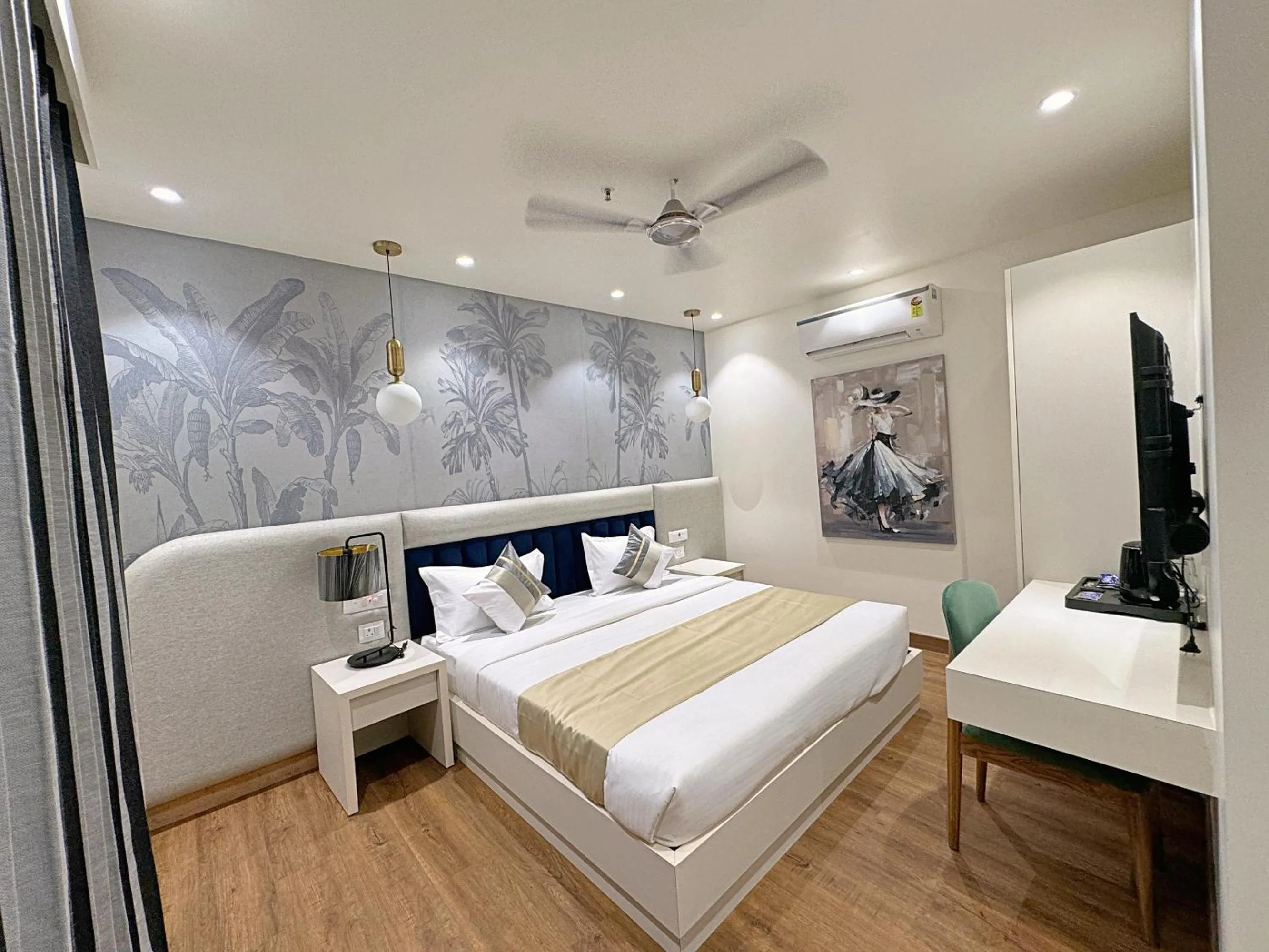 Bed in The Orion Elite - Green Park