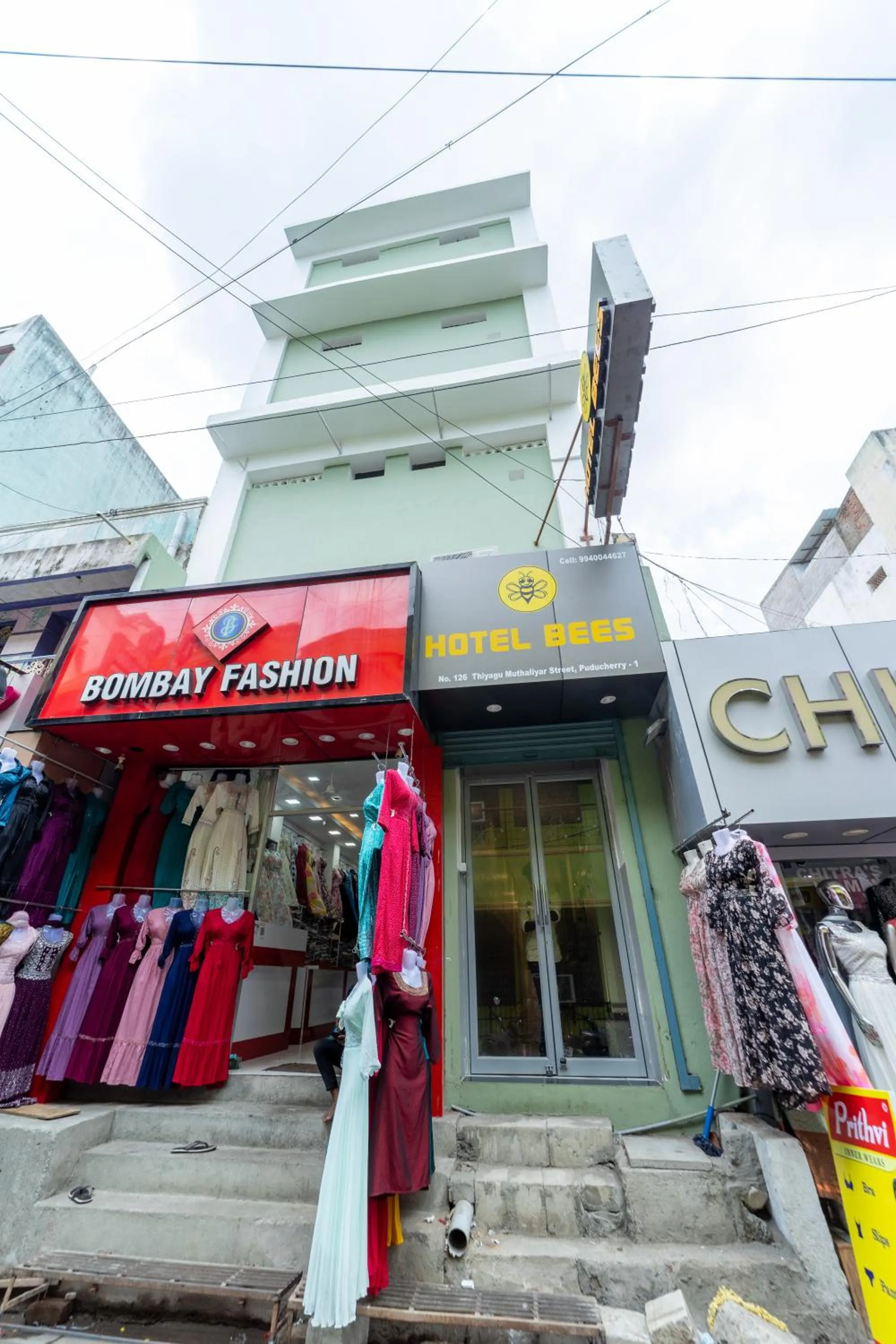 Facade/entrance in Hotel Bees