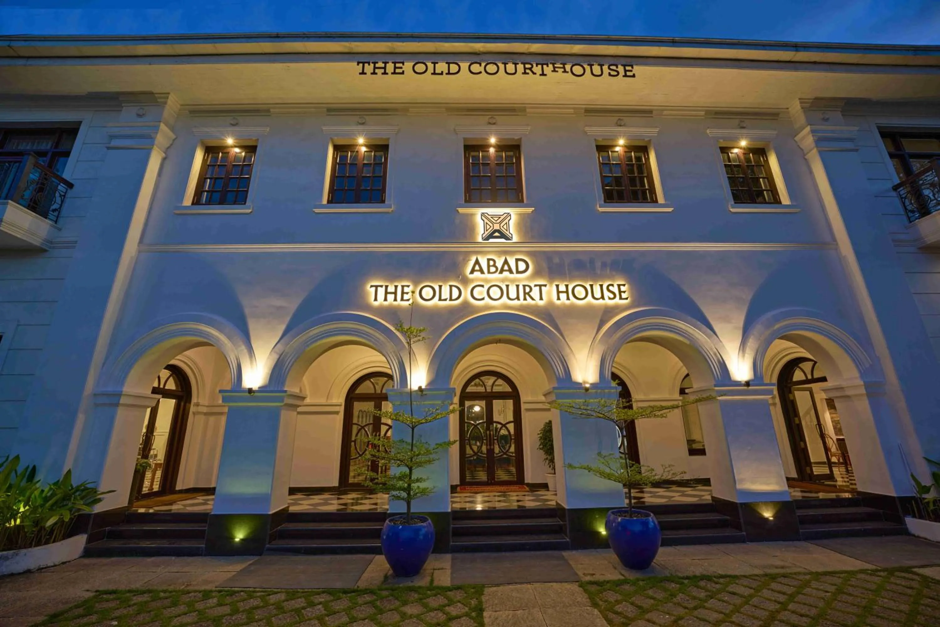 Property building in The Old Court House By Abad