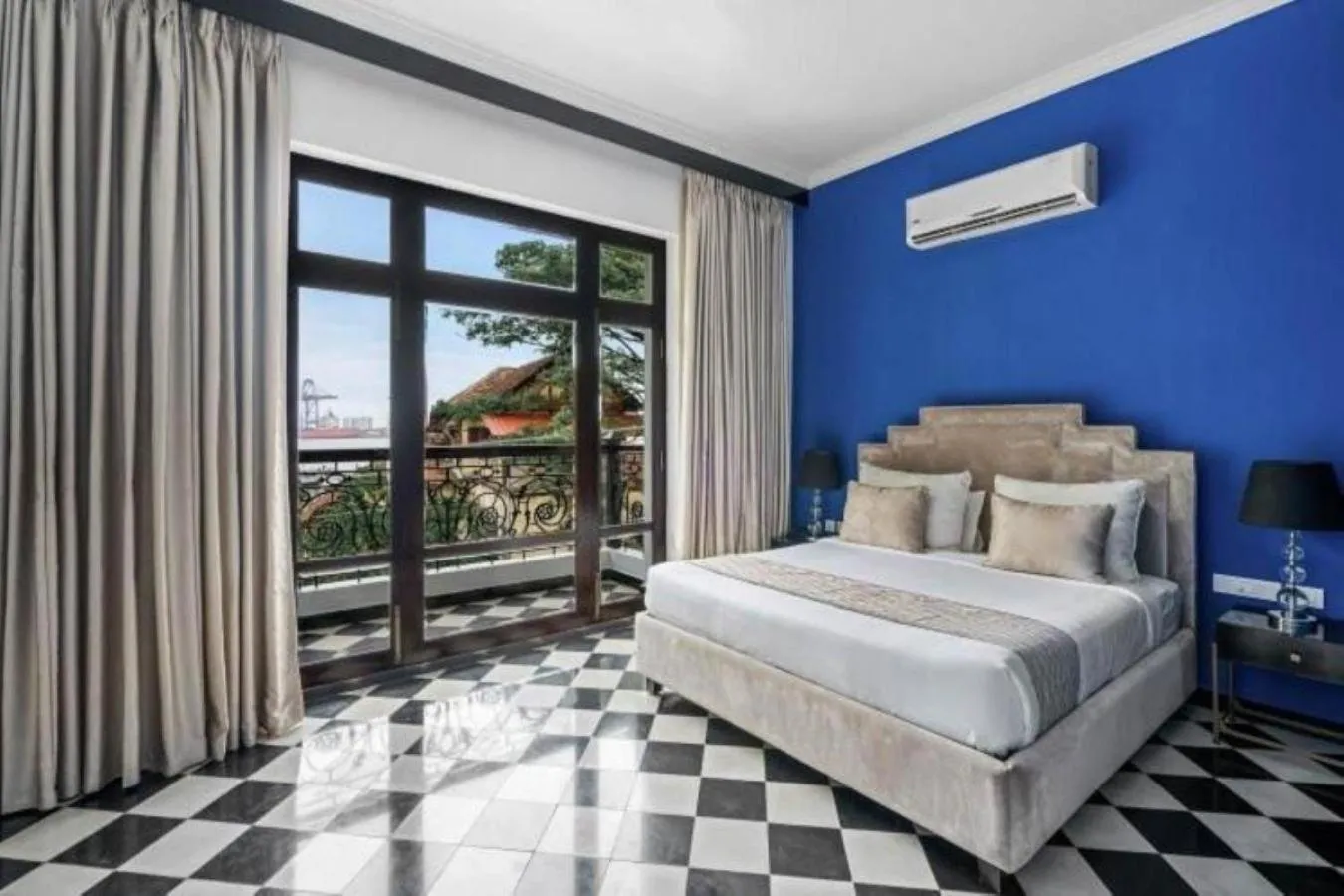 Balcony/Terrace, Bed in The Old Court House By Abad