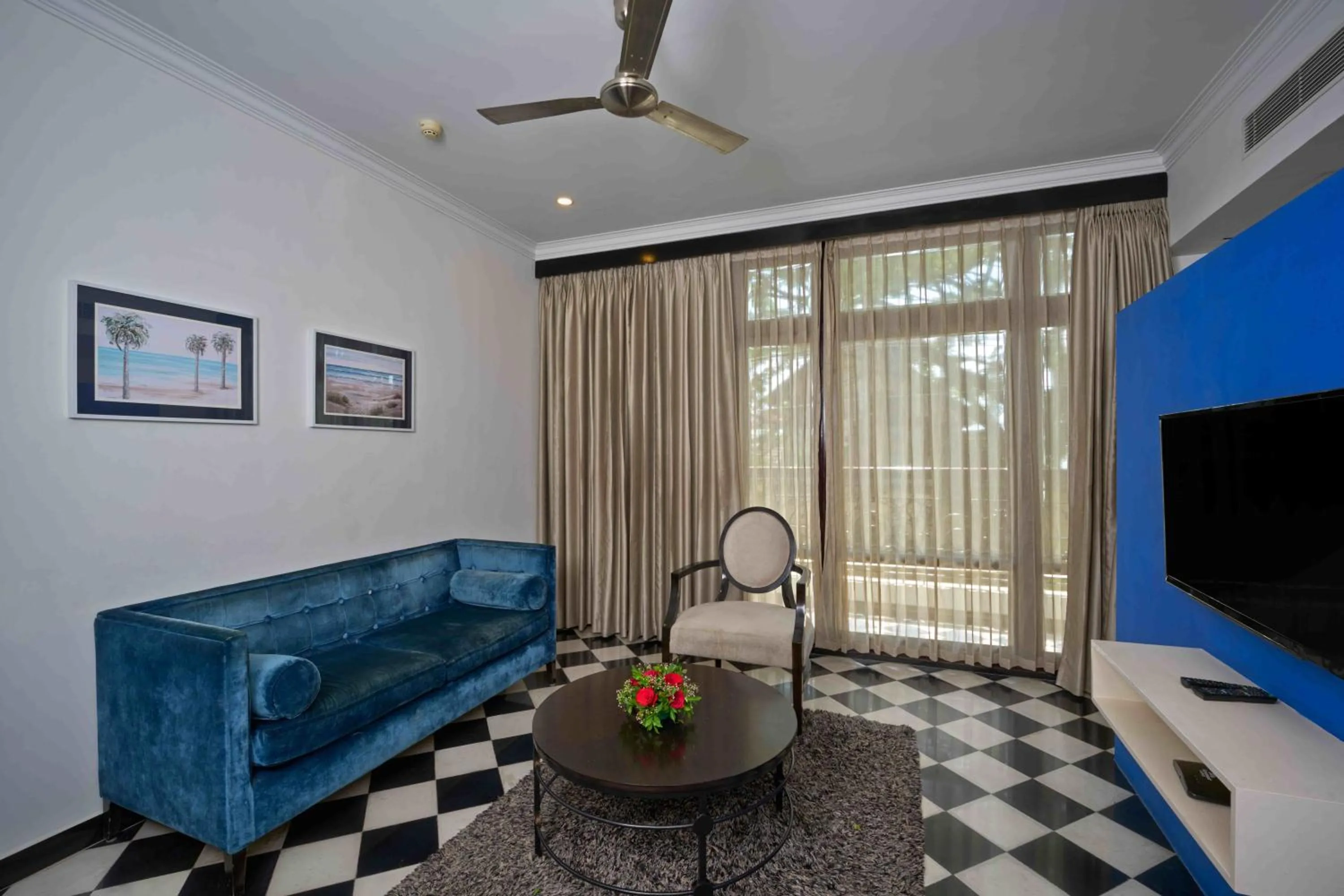 TV and multimedia in The Old Court House By Abad