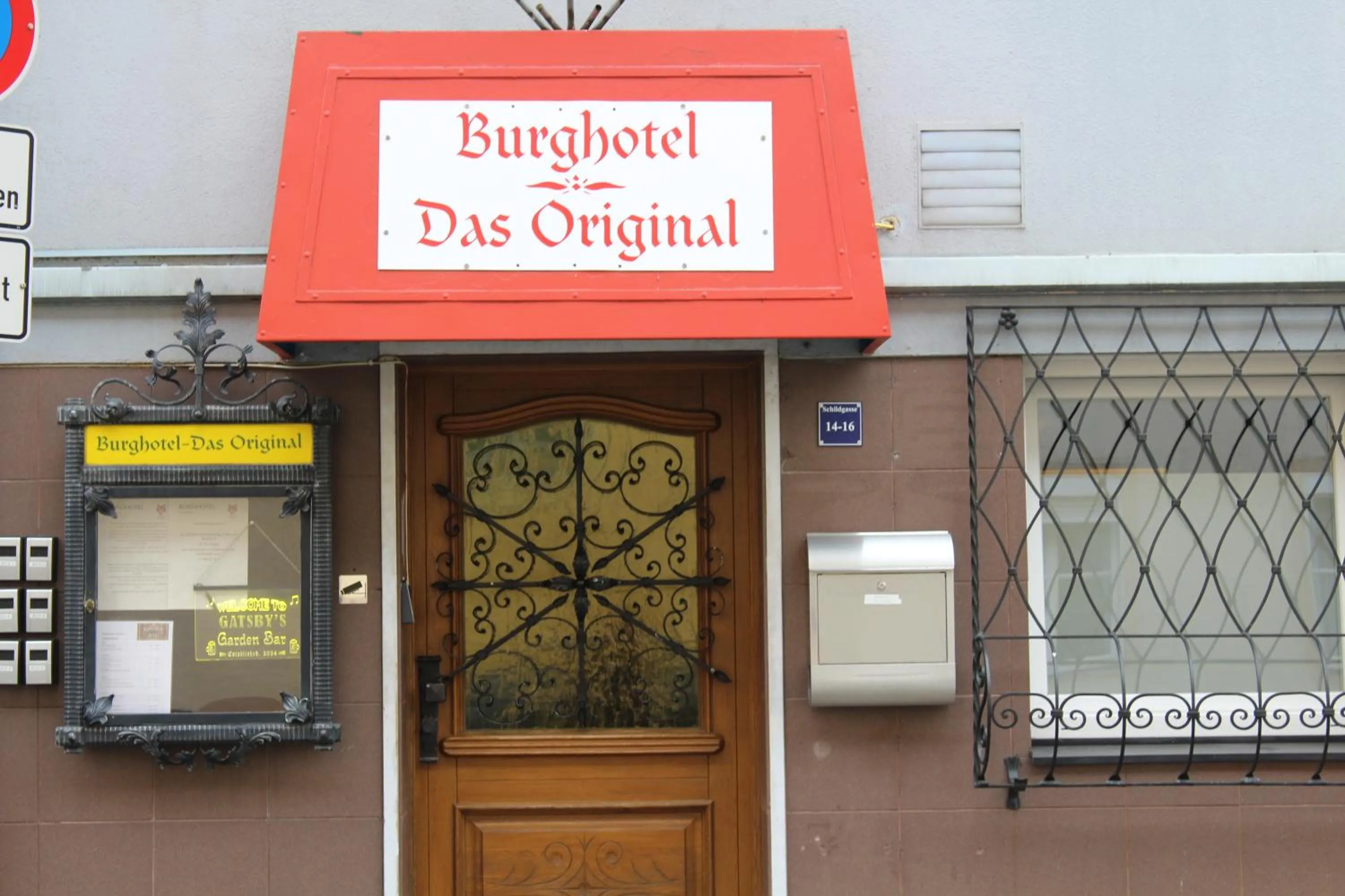 Property building in Burghotel - Das Original