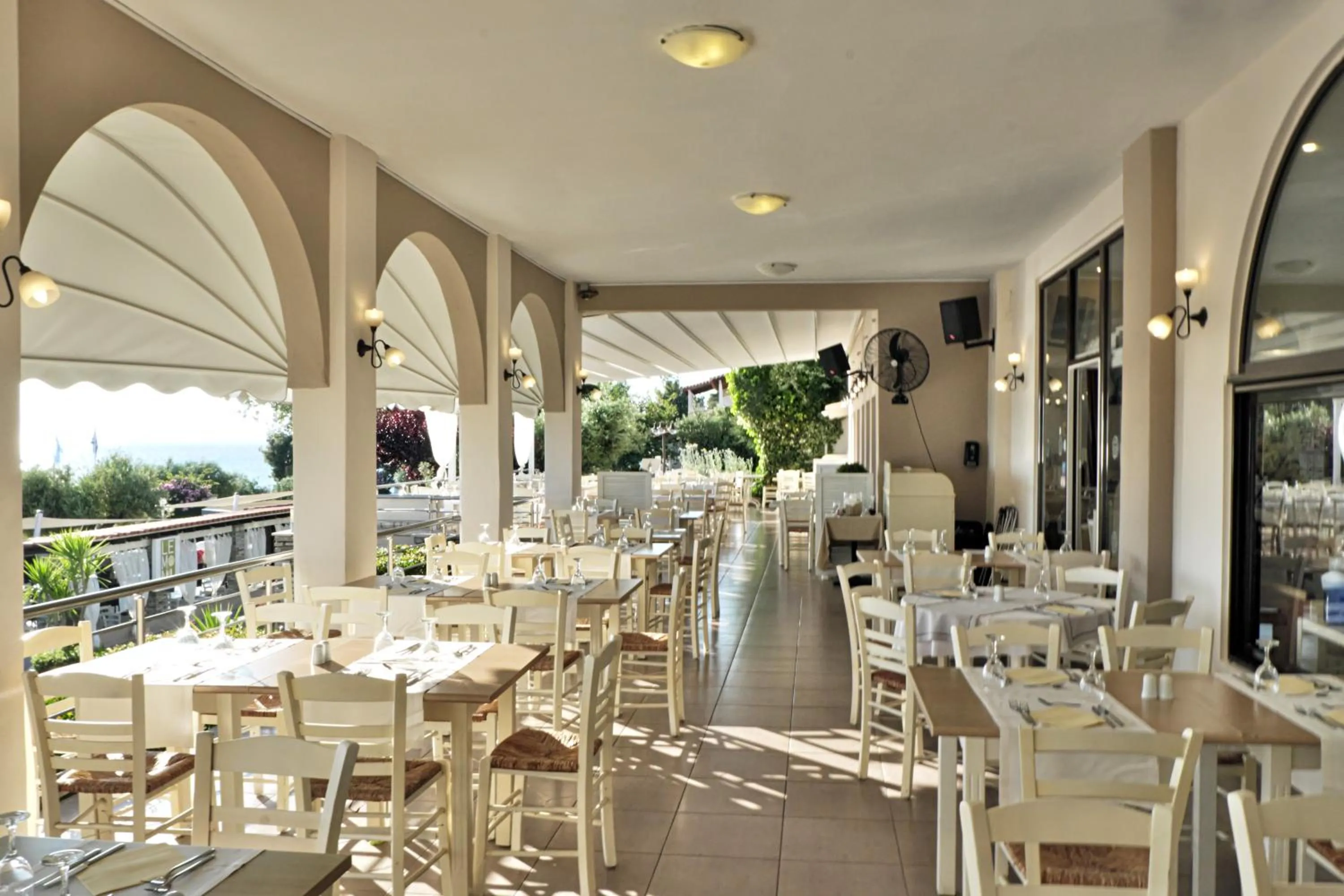 Restaurant/places to eat in Acrotel Elea Beach