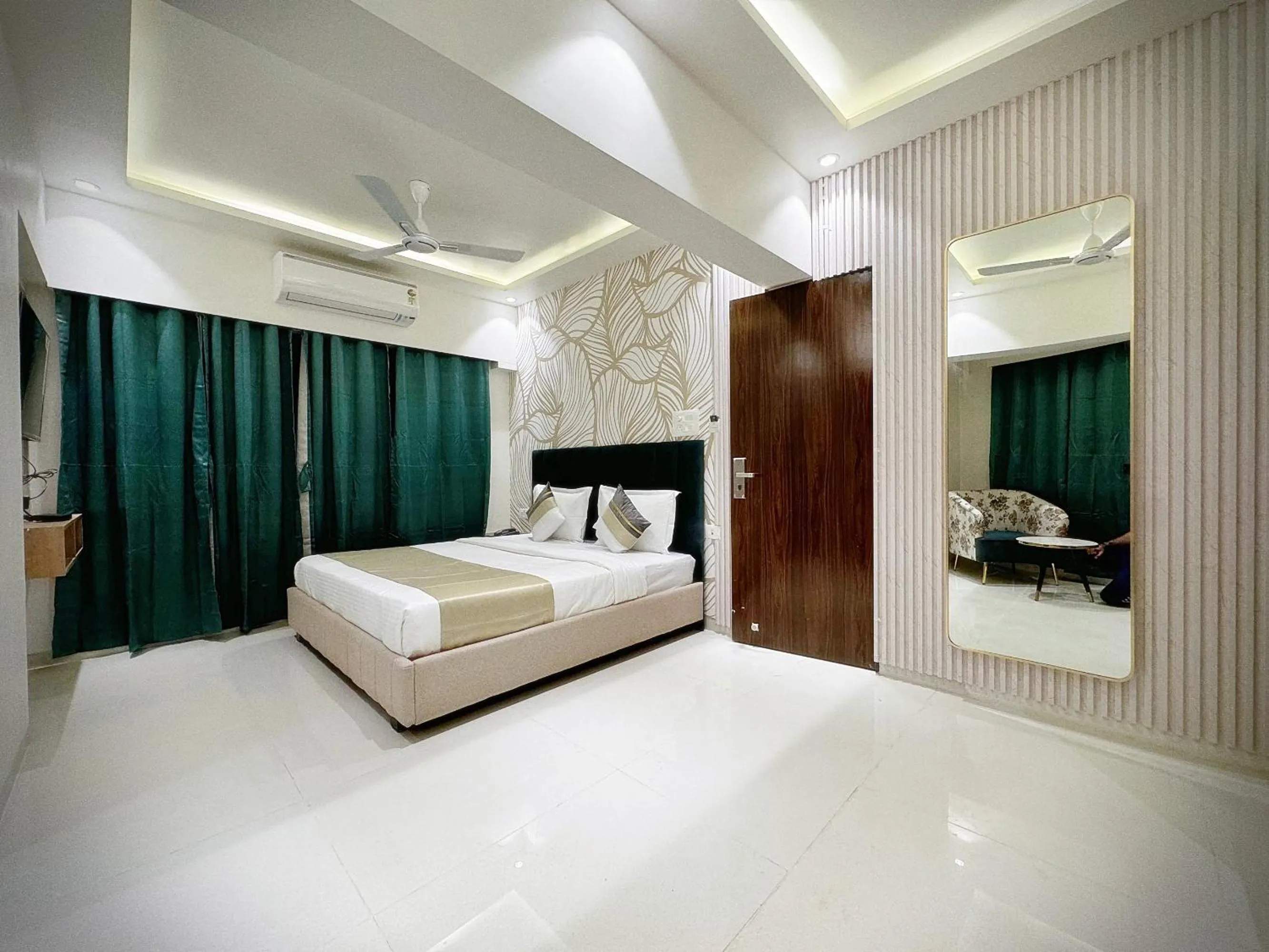 Photo of the whole room, Bed in The Orion Premium Suites