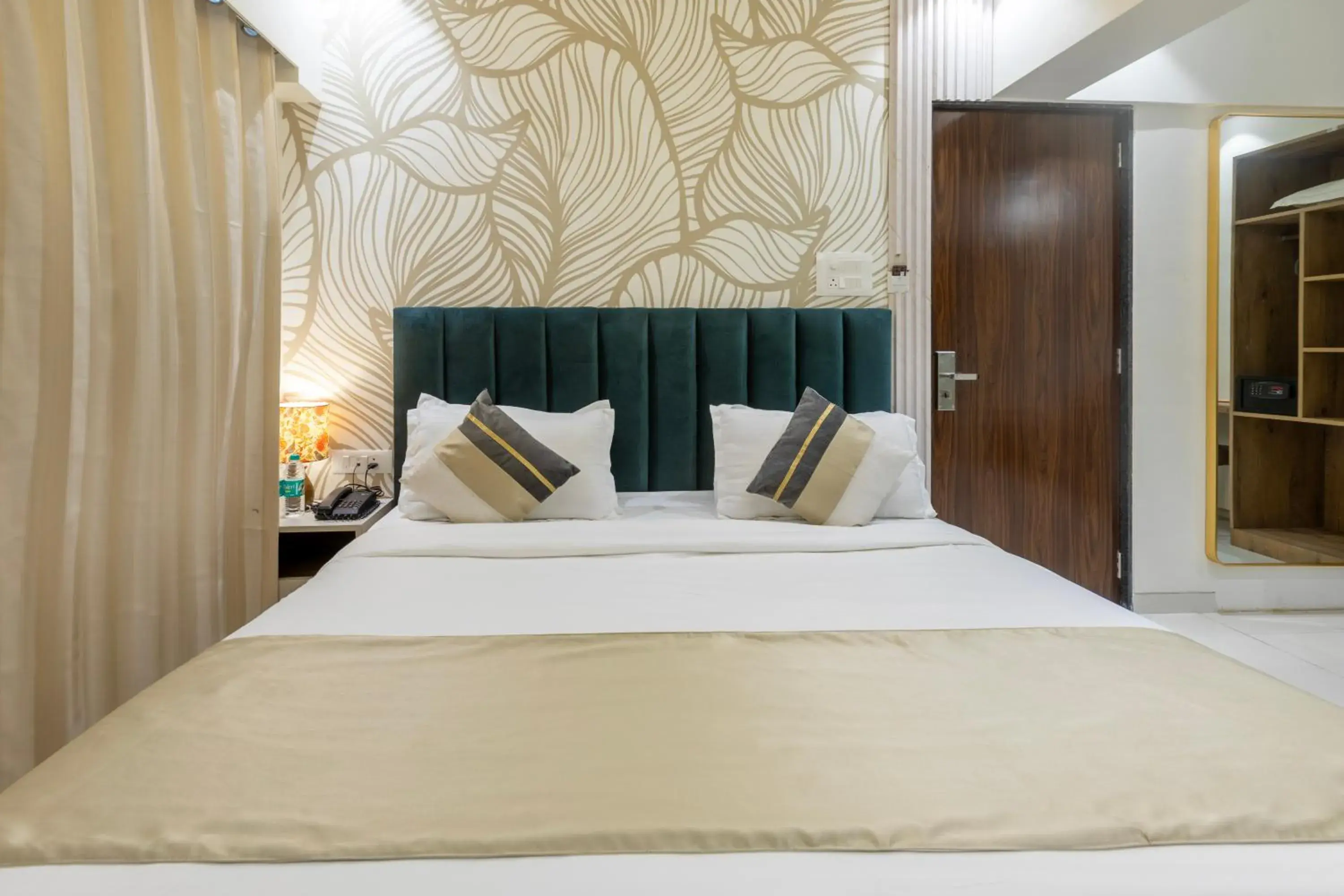 Superior Double Room in The Orion Premium Suites Superior Double Room in The Orion Premium Suites