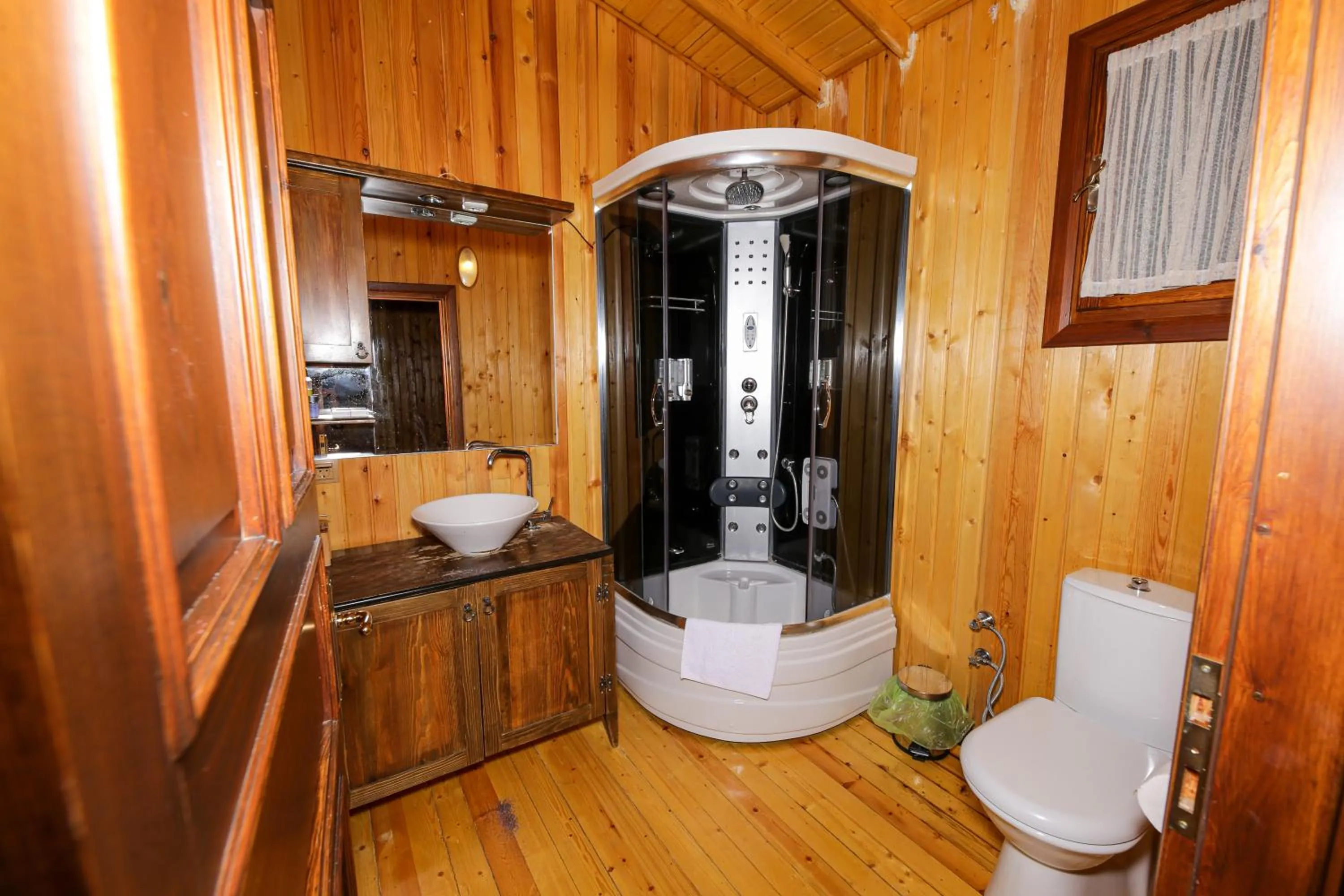 Shower in Dusler Vadisi Kazdaglari