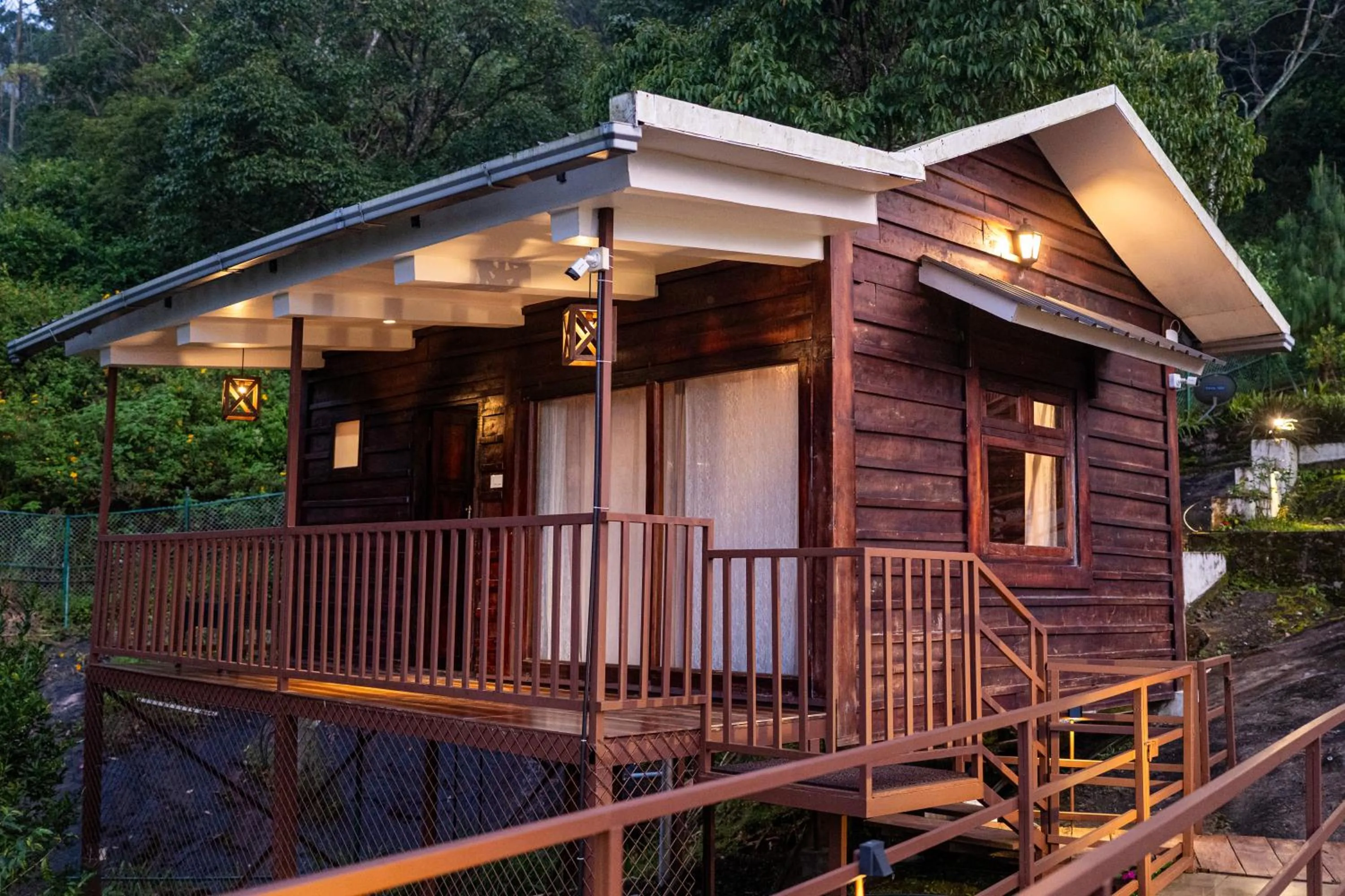 Hilltop Munnar by Fracspace