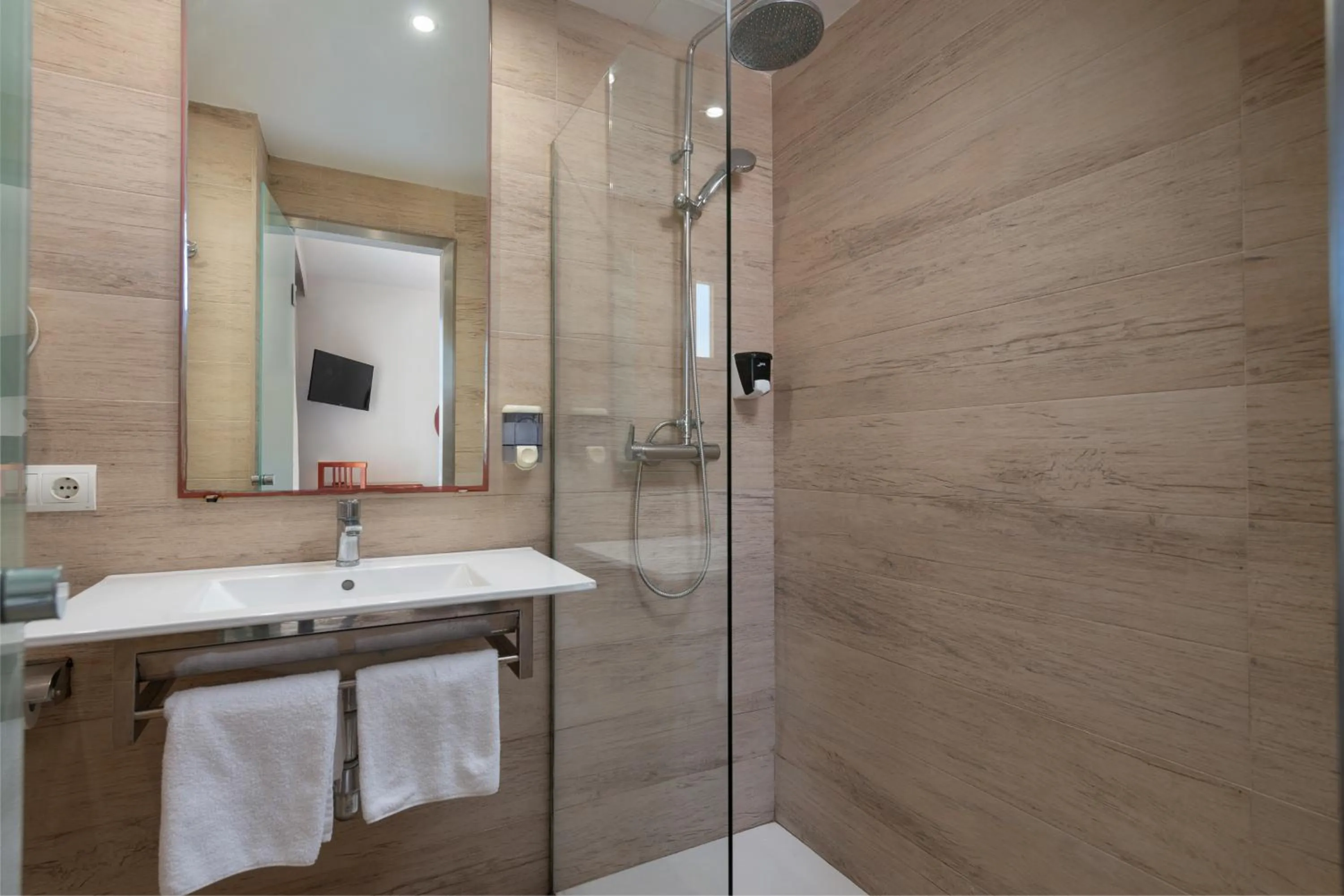 Shower in O7 Nordeste Playa