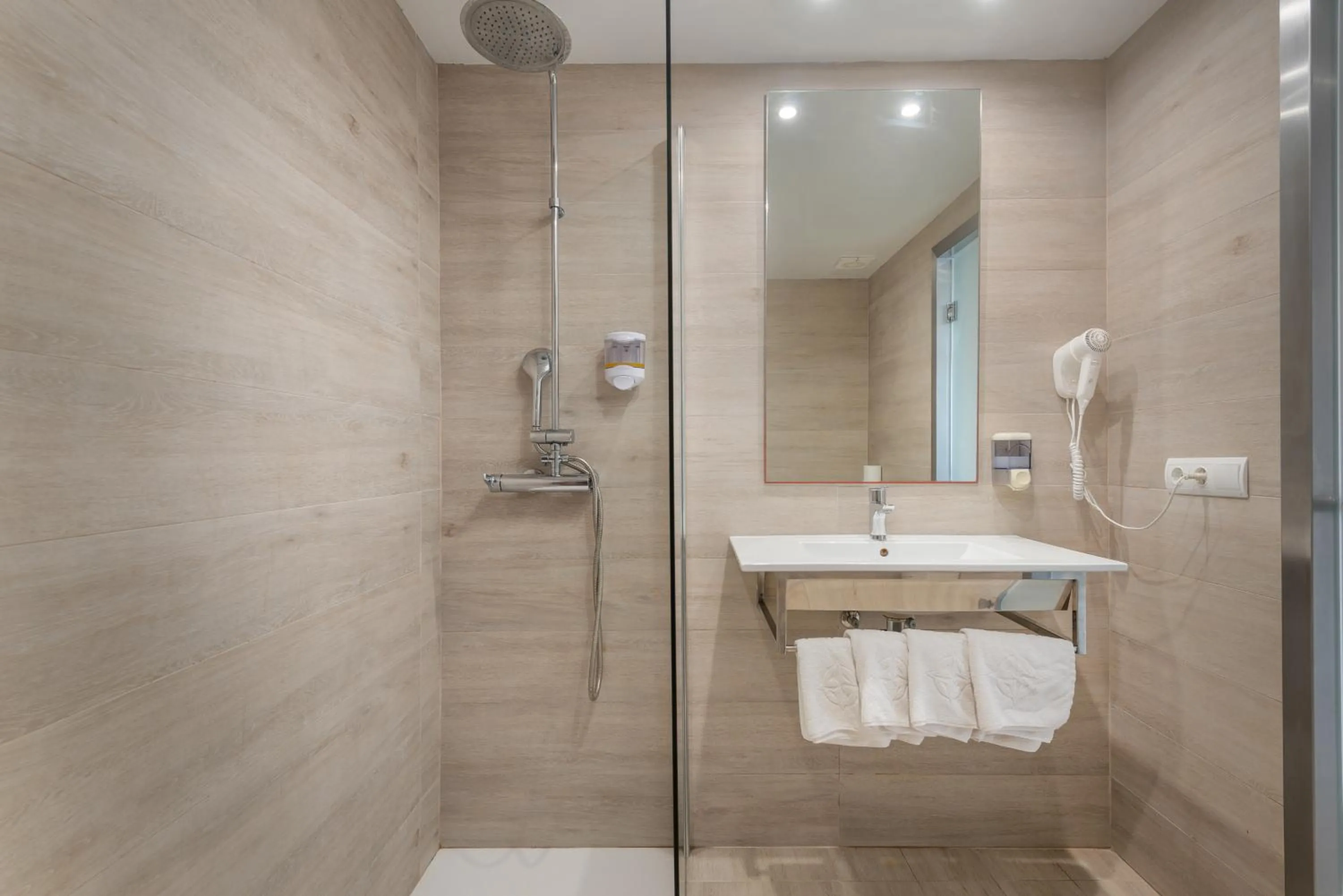 Shower in O7 Nordeste Playa