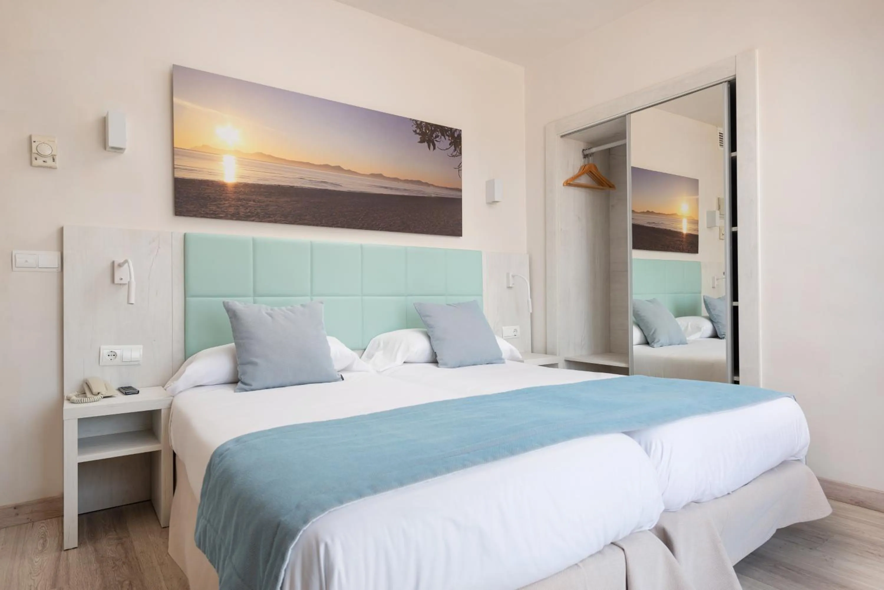 Photo of the whole room, Bed in O7 Nordeste Playa