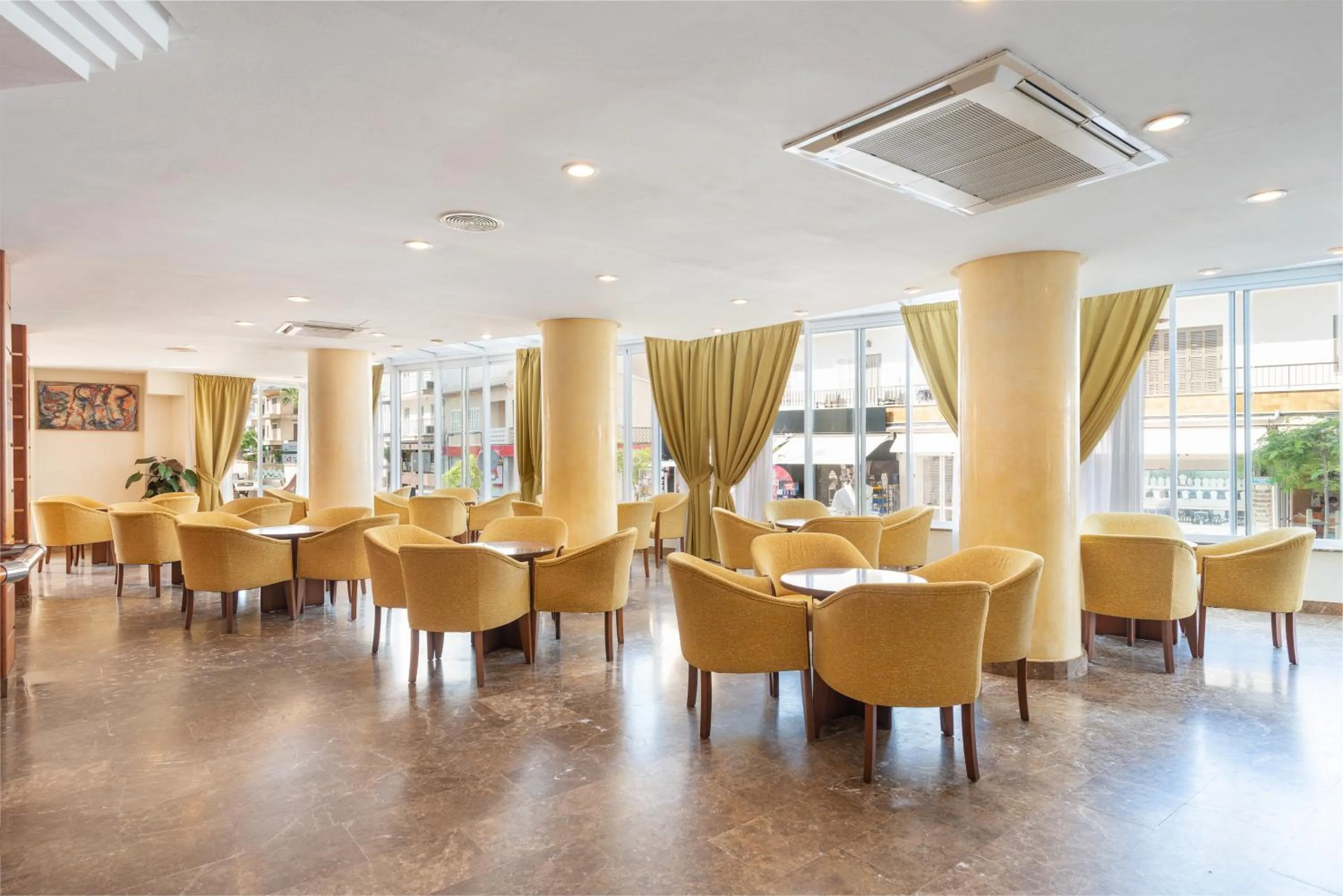 Lounge or bar in O7 Nordeste Playa